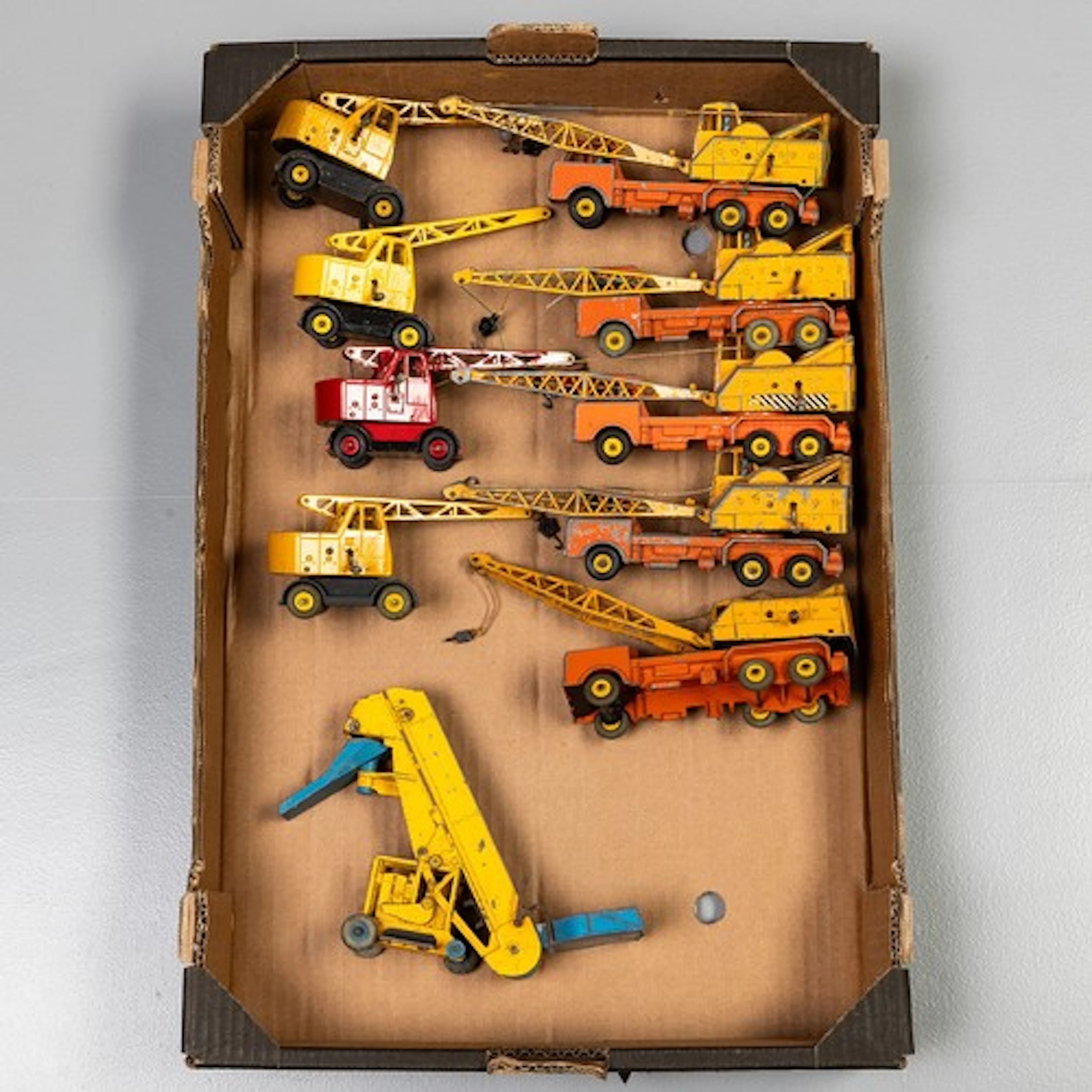 Fruit tray containing unboxed Dinky cranes to include: 20 to...