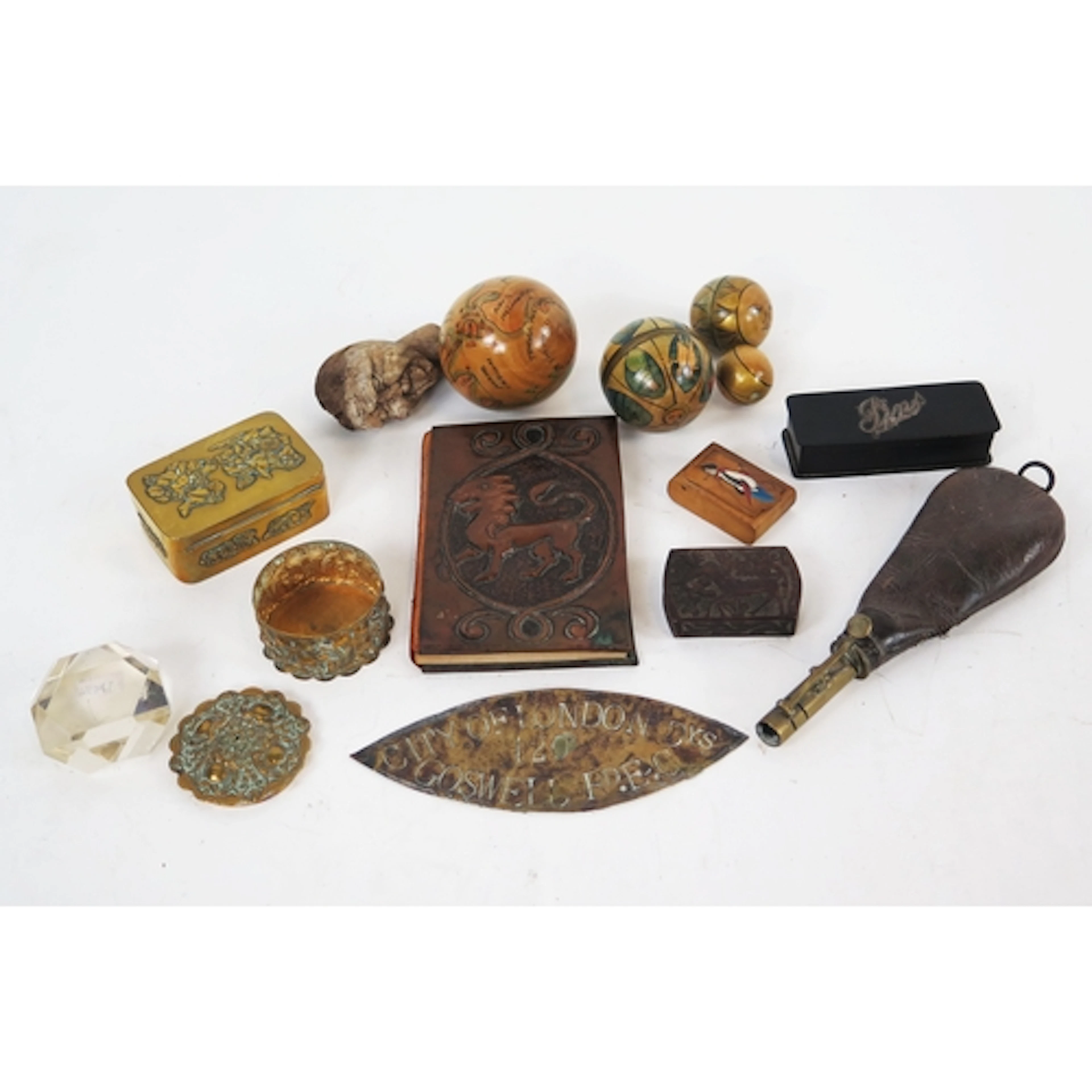 Assorted collectables including carved treen snuff box, bras...