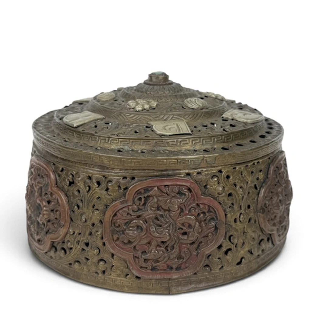 AN 18TH/19TH C NEPALESE OR TIBETAN SILVER-MOUNTED PIERCED CO...