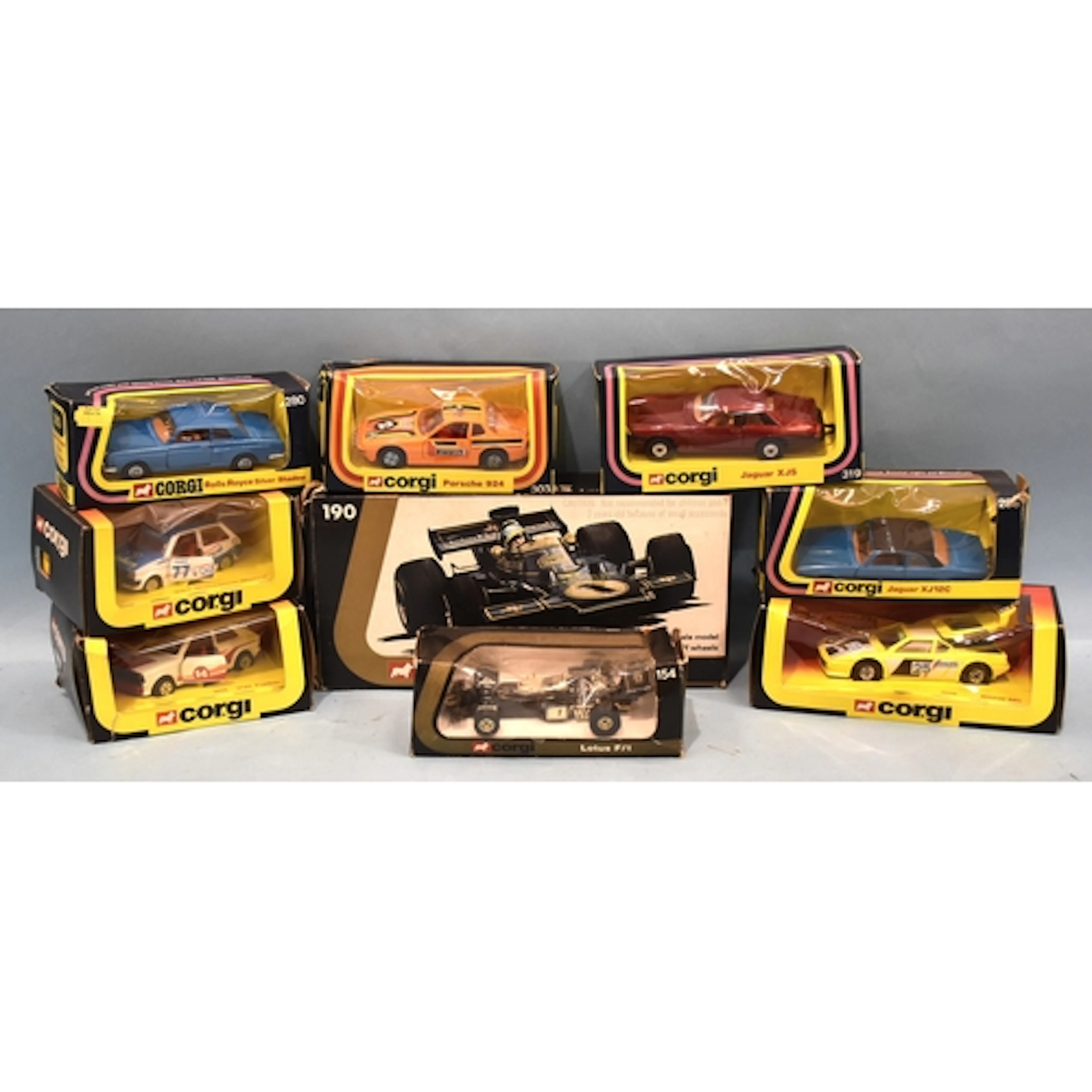 Corgi, 190 JPS Lotus Formula 1, 154 Lotus F/1 and seven cars...