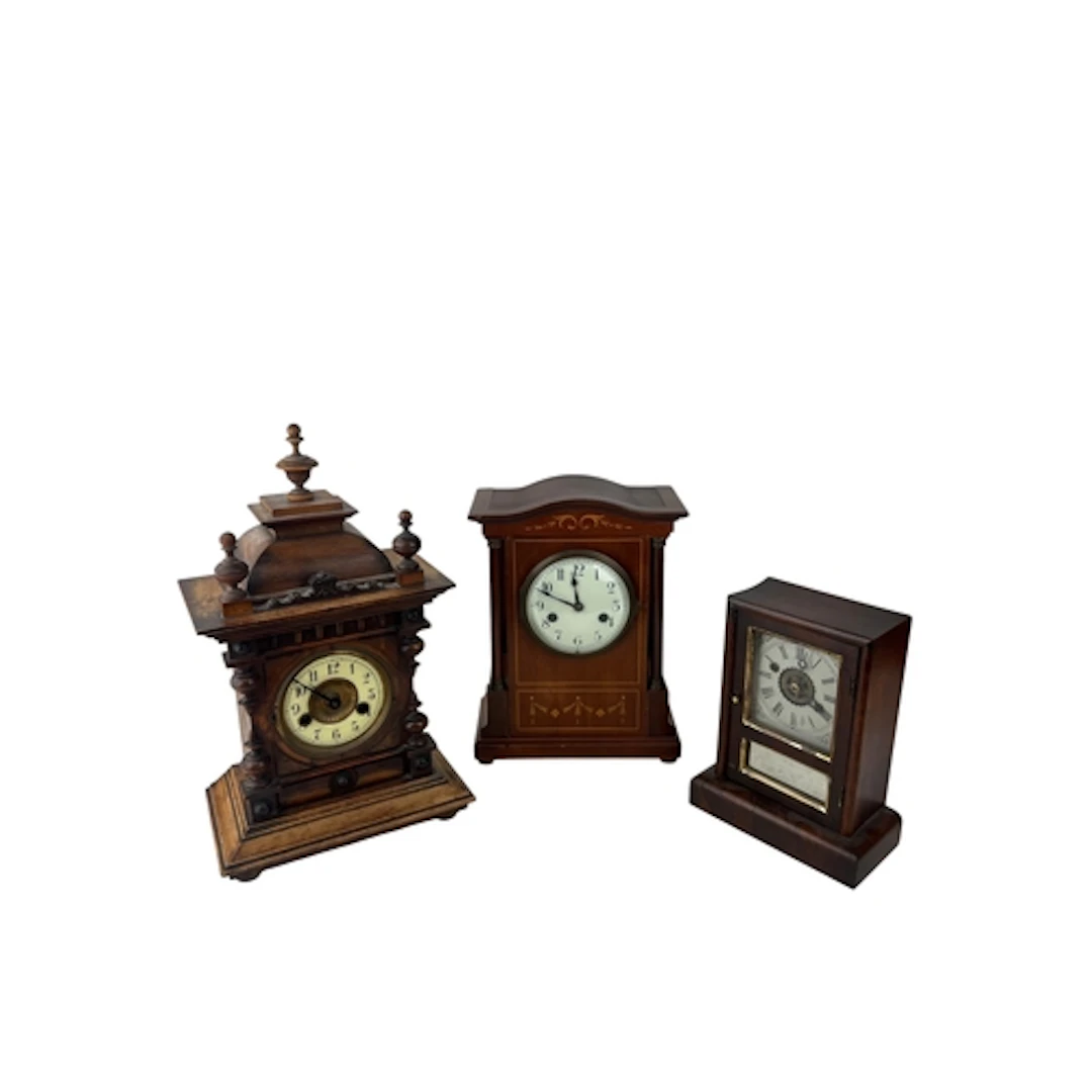 AN EDWARDIAN MAHOGANY BOXWOOD STRUNG AND INLAID MANTEL CLOCK...