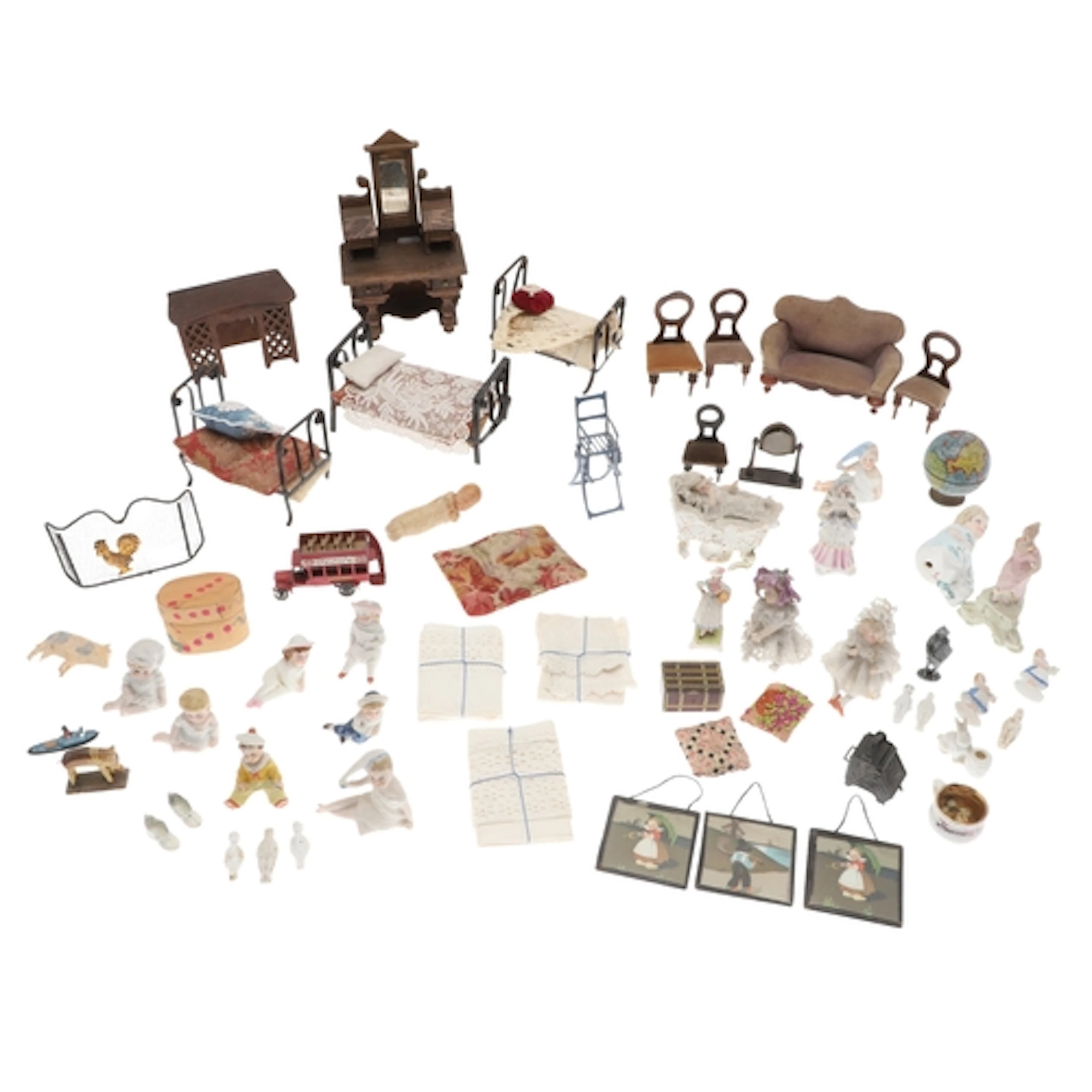 QTY OF DOLLS HOUSE FURNITURE & ACCESSORIES. A collection of ...