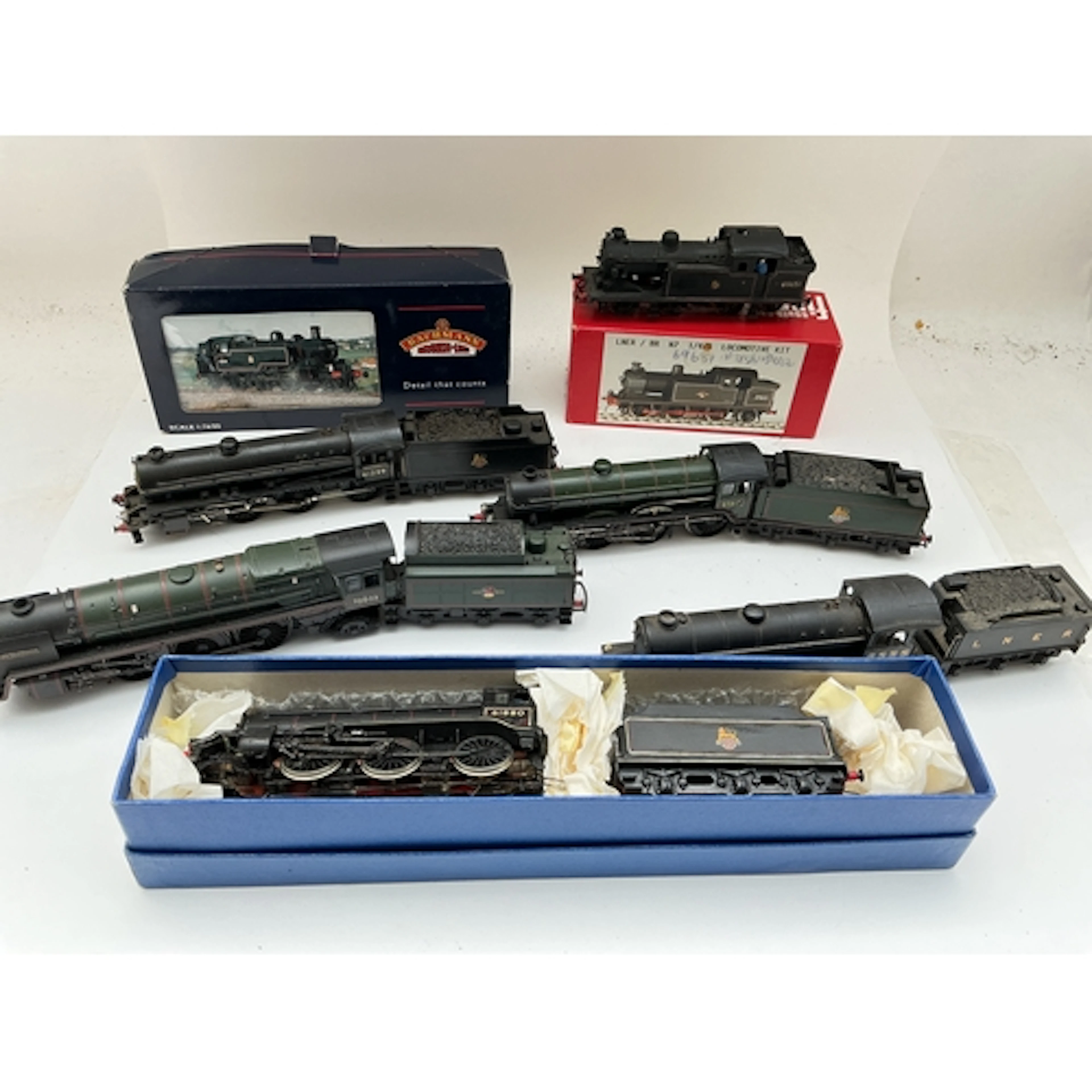 A Box Containing A Collection Of Boxed And Loose 00 Gauge Lo...