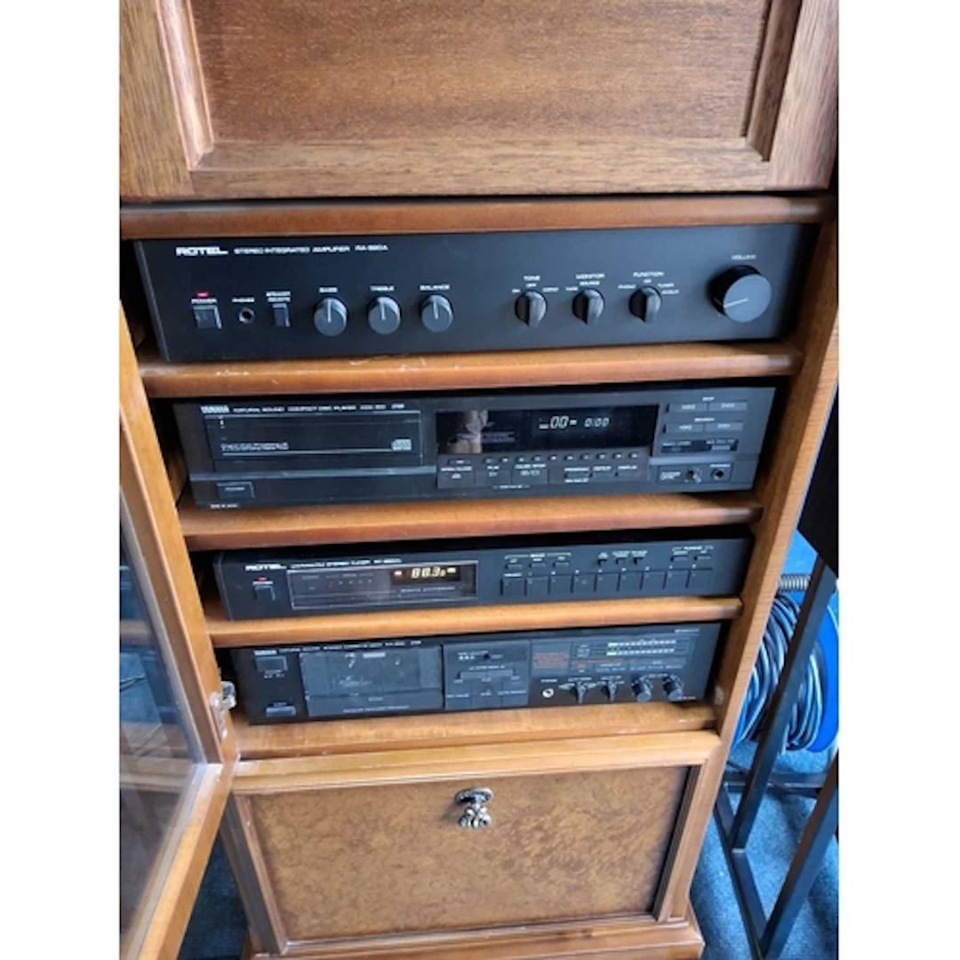 A VINTAGE ROTEL, YAMAHA AND MORDAUNT-SHORT COMPONENT HI FI i...
