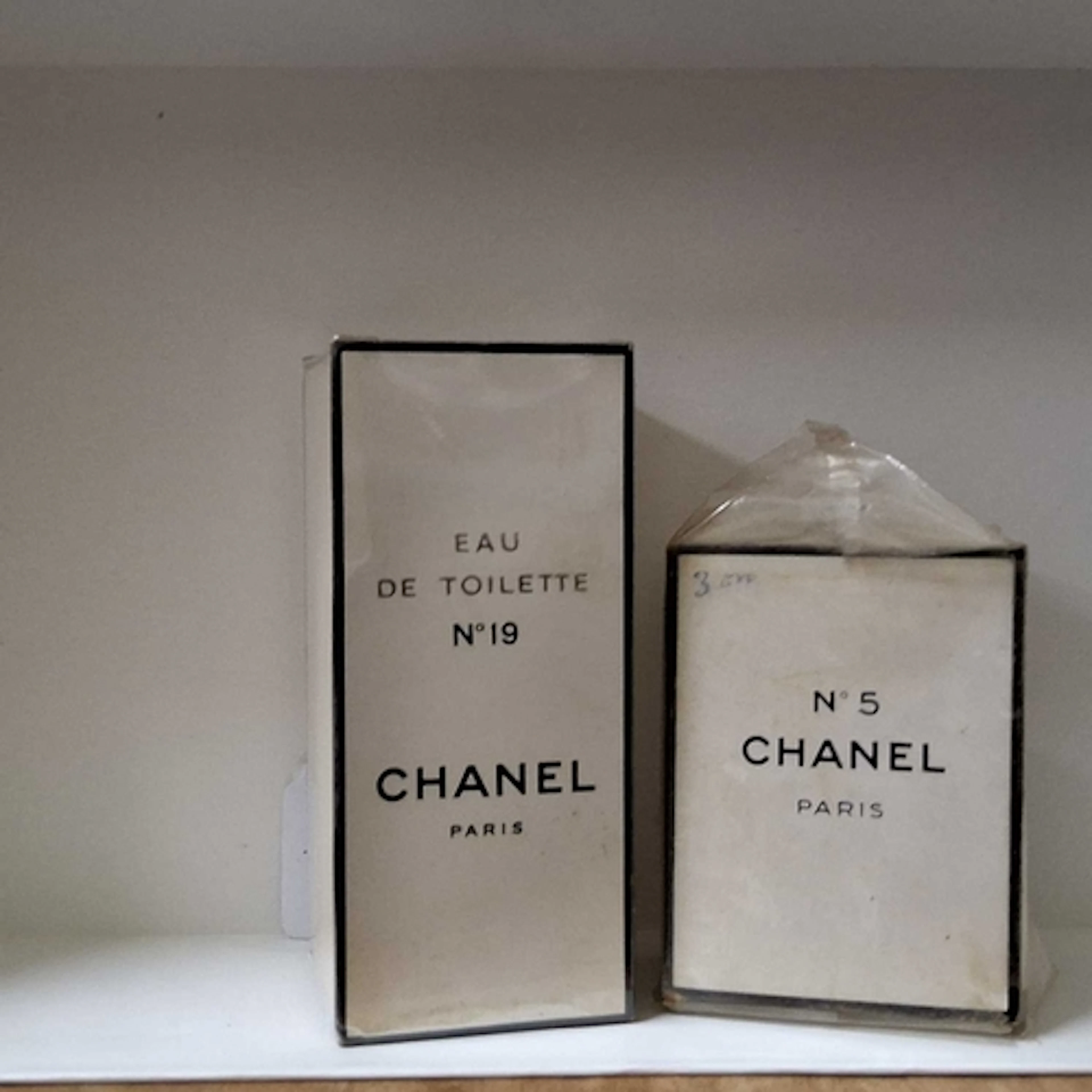 TWO VINTAGE BOXED CHANEL PERFUME, to include Chanel No.5, 7m...