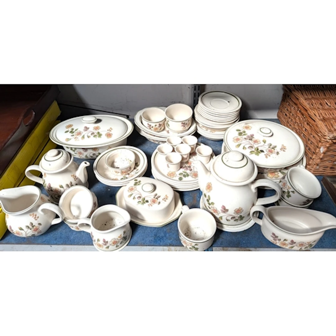 Quantity of English china Autumn Leaves pattern table ware