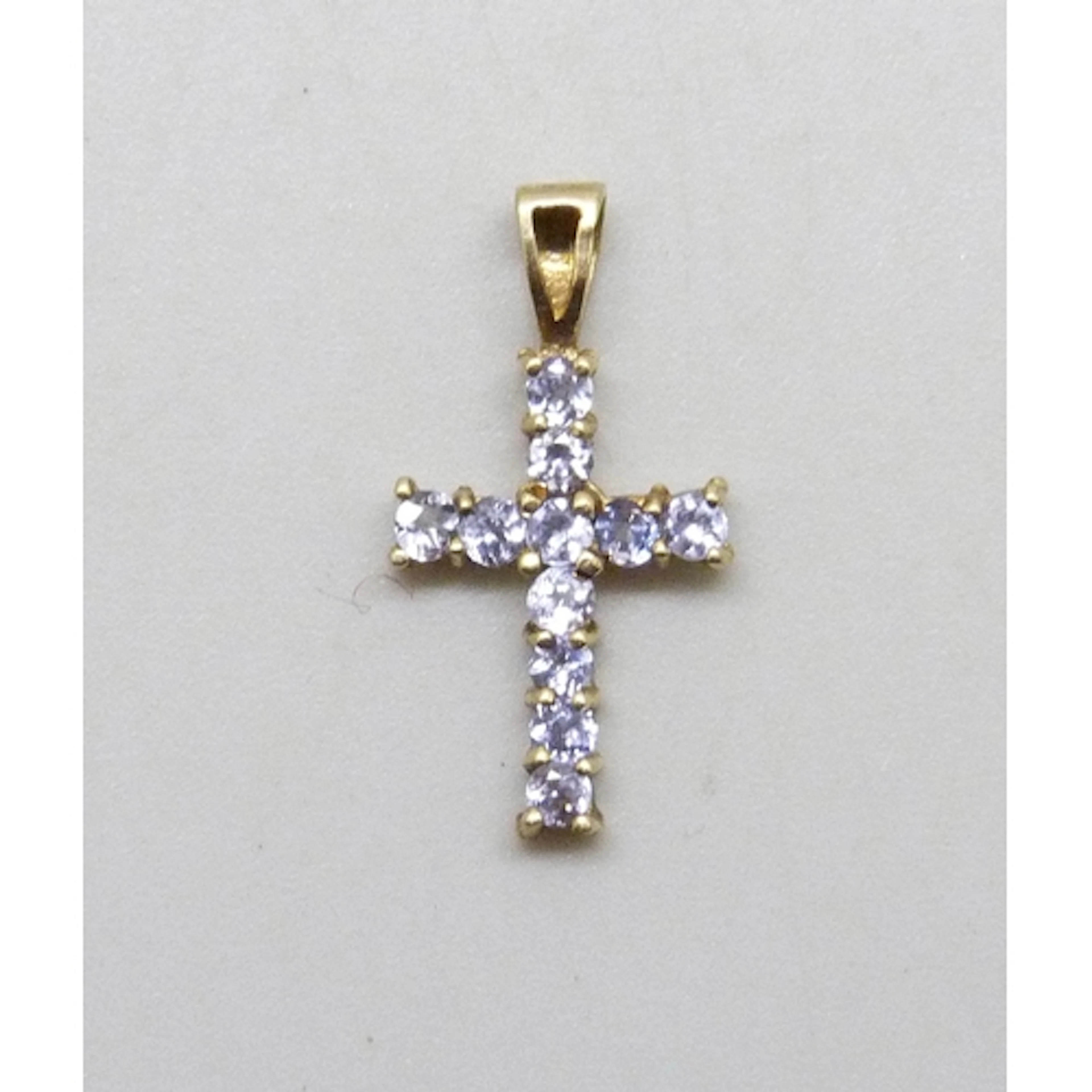 A 9ct gold and iolite cross necklace pendant, 0.6g, 1.8cm