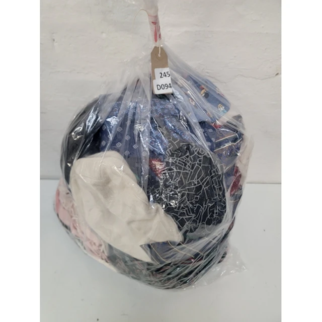 ONE BAG OF MAINLY SCARFS AND HATS