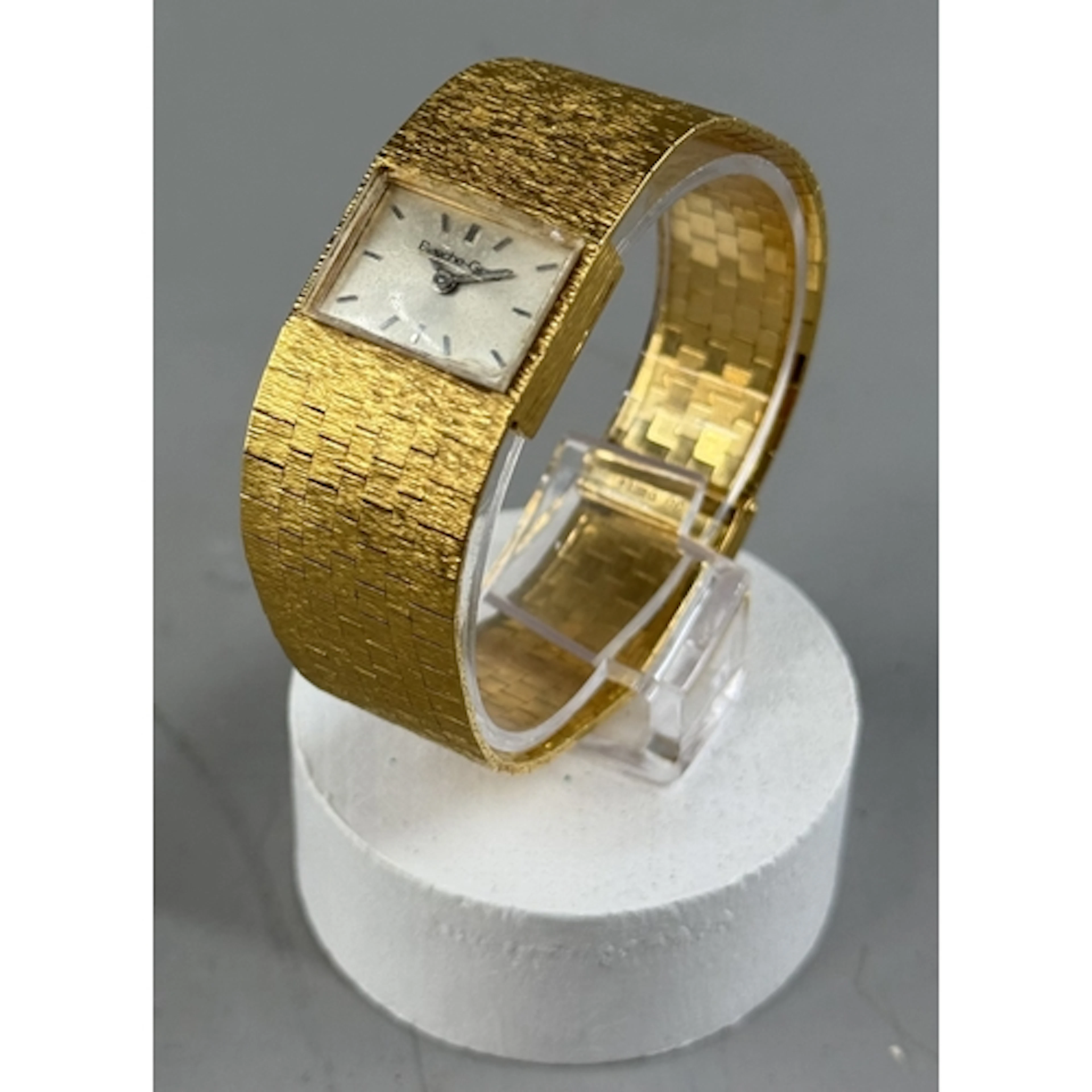 Watches: a ladies 9ct gold cased rectangular faced wristwatc...