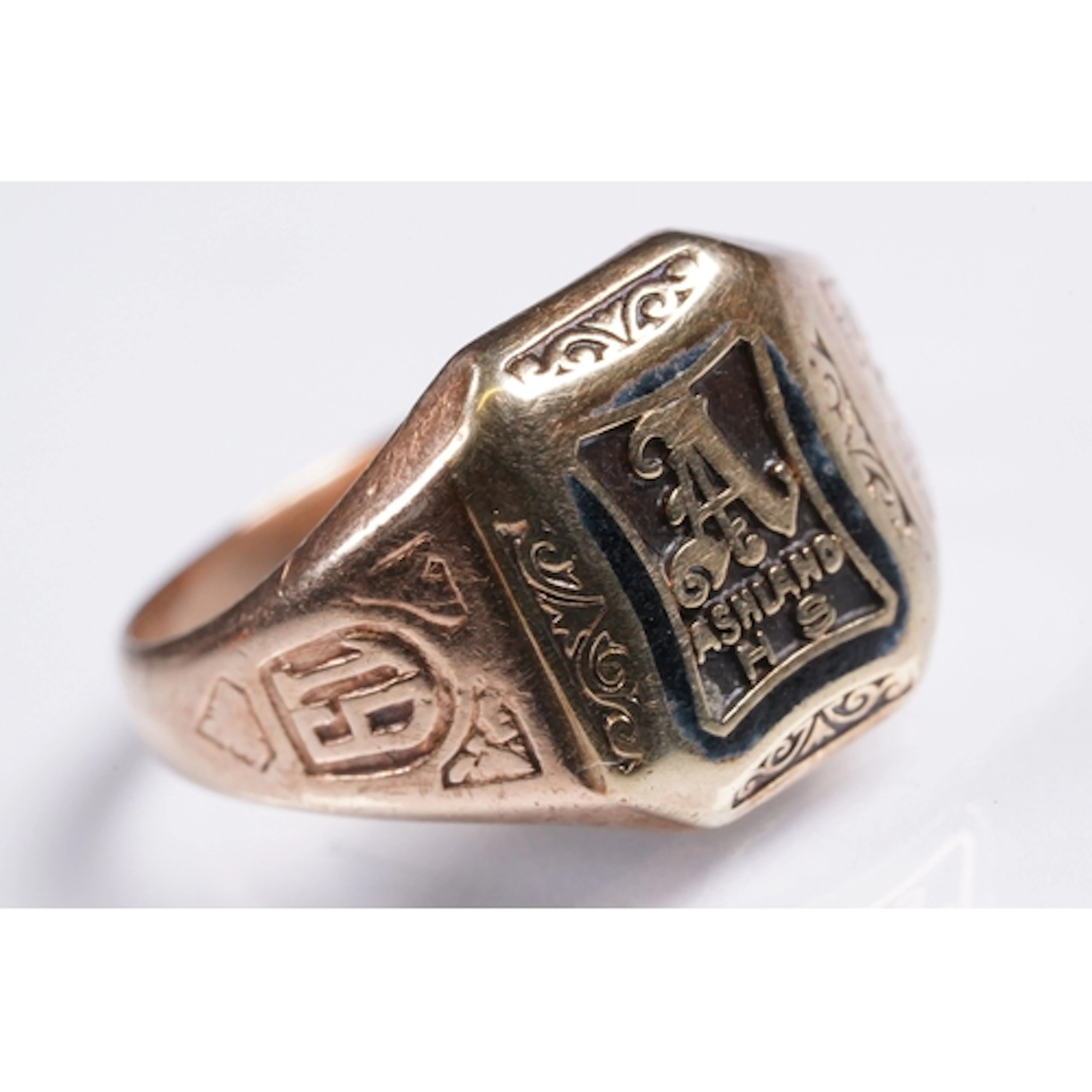 9ct gold American college / class ring for Ashland High Sch...
