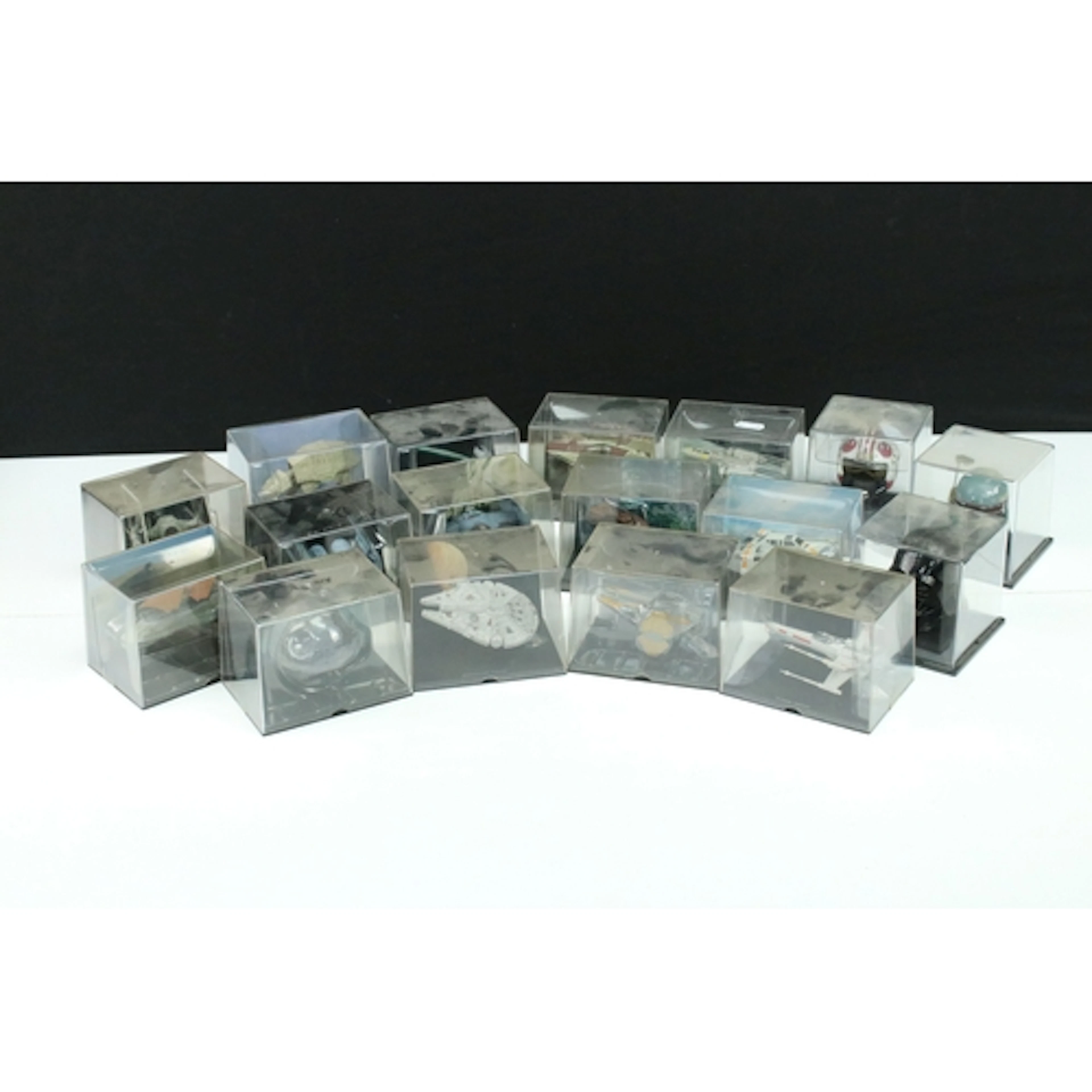 17 Boxed / cased DeAgostini Star Wars diecast models to incl...