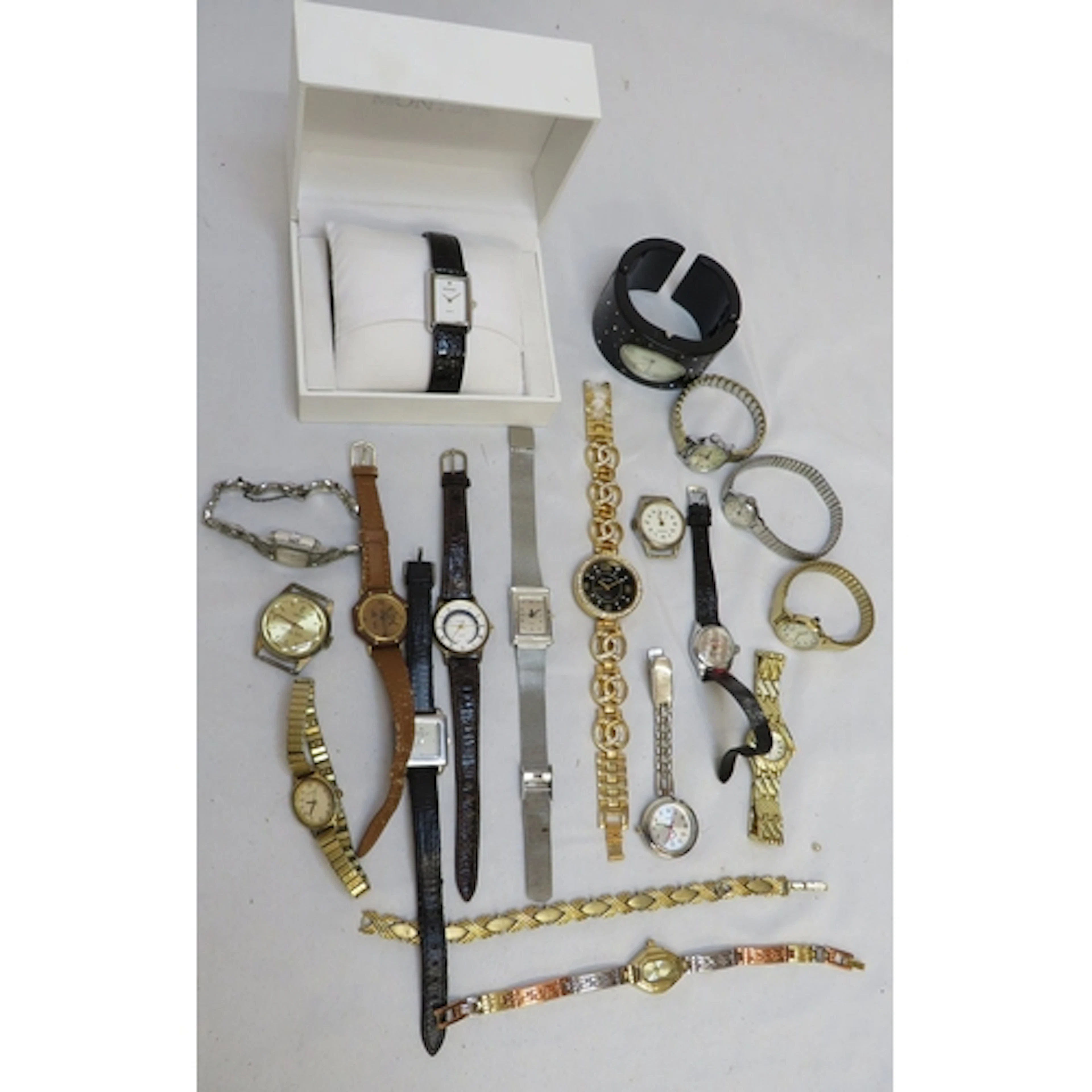 Ladies Watches incl. boxed Montine quartz, black bangle, nur...