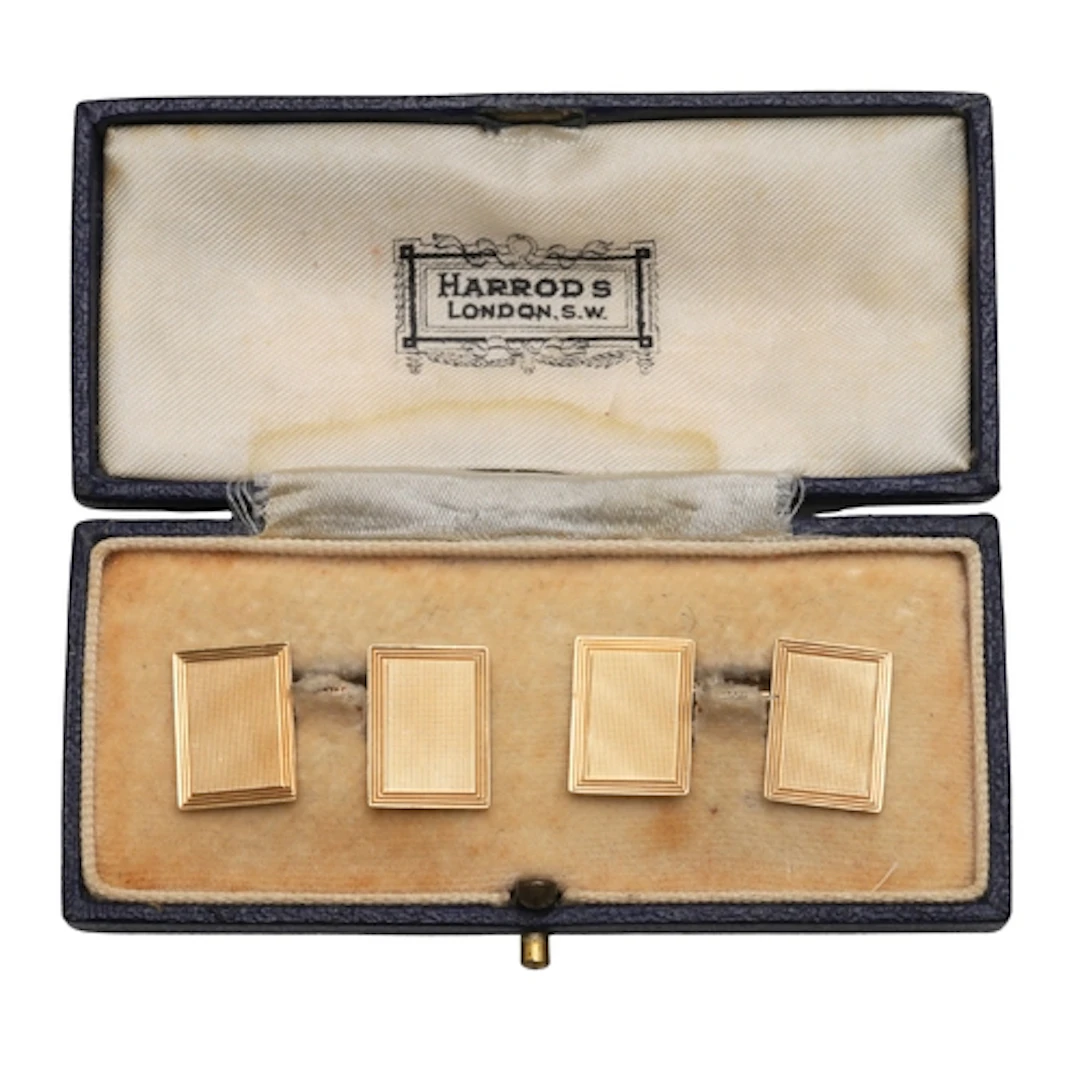 A PAIR OF 18CT GOLD CUFFLINKS. of rectangular-shape, each li...