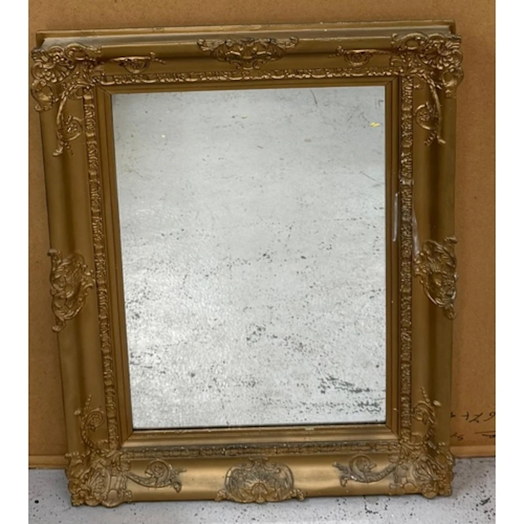 A Georgian style gilt framed hall mirror 79x60