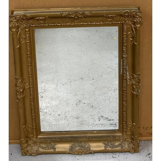A Georgian style gilt framed hall mirror 79x60