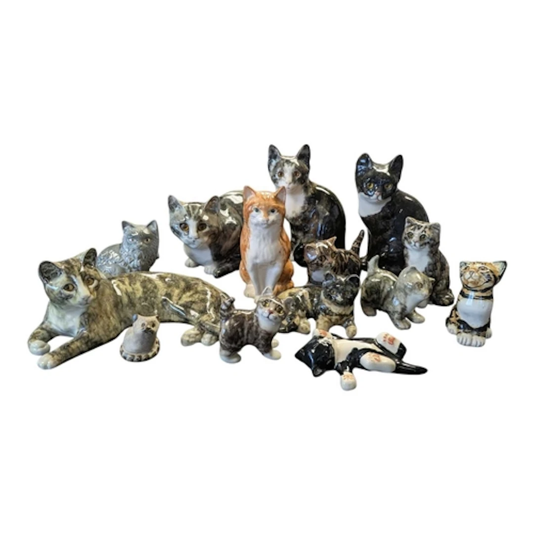 A collection of vintage 20th century Winstanley cat figures....