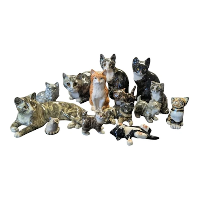 A collection of vintage 20th century Winstanley cat figures....