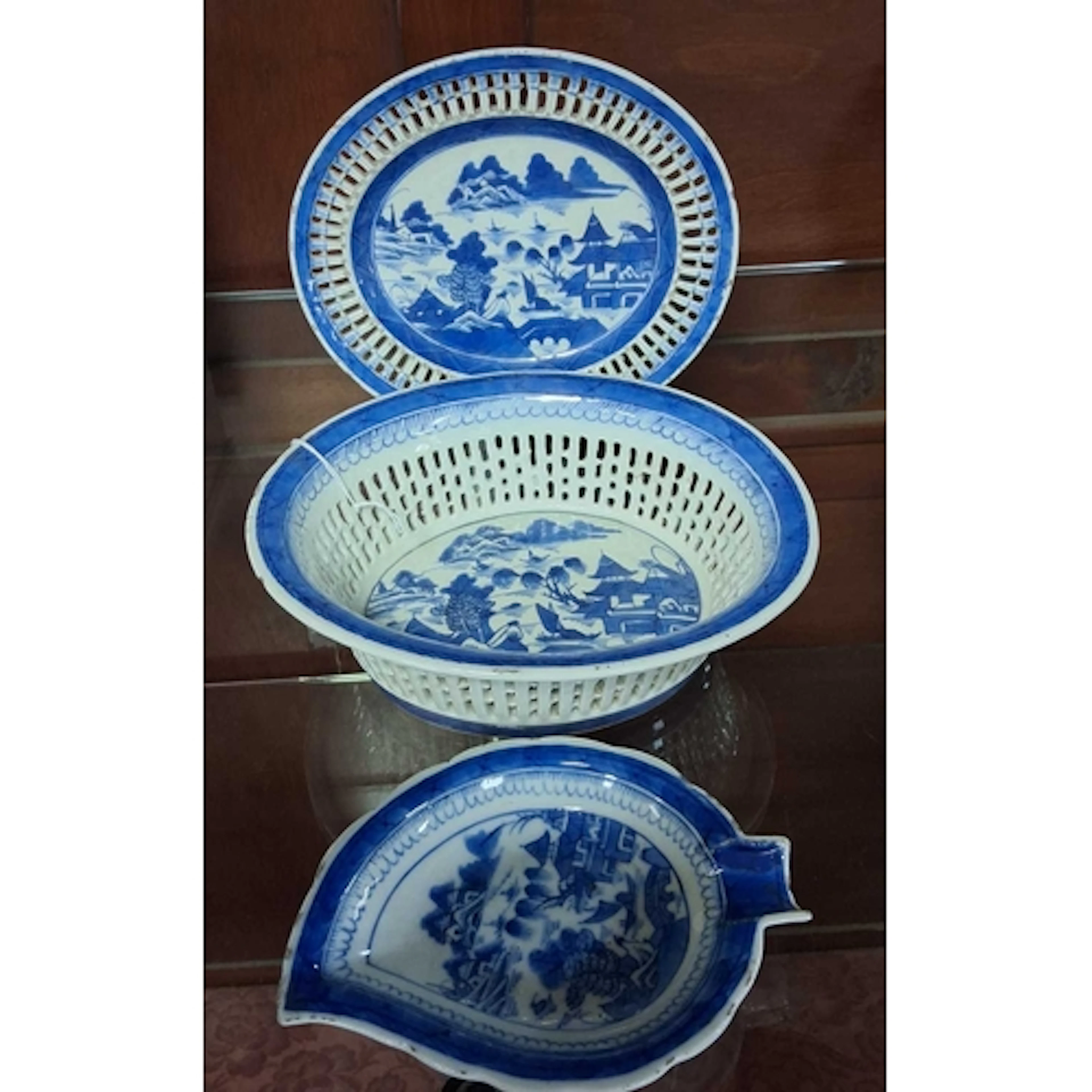 A GROUP OF 19TH CENTURY CHINESE EXPORT BLUE AND WHITE CERAMI...