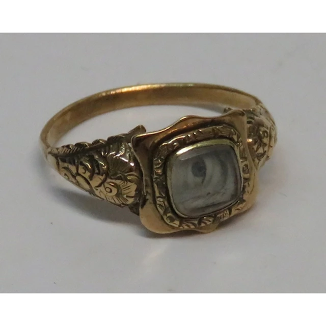 Small Georgian gold lovers eye ring, the central panel appro...