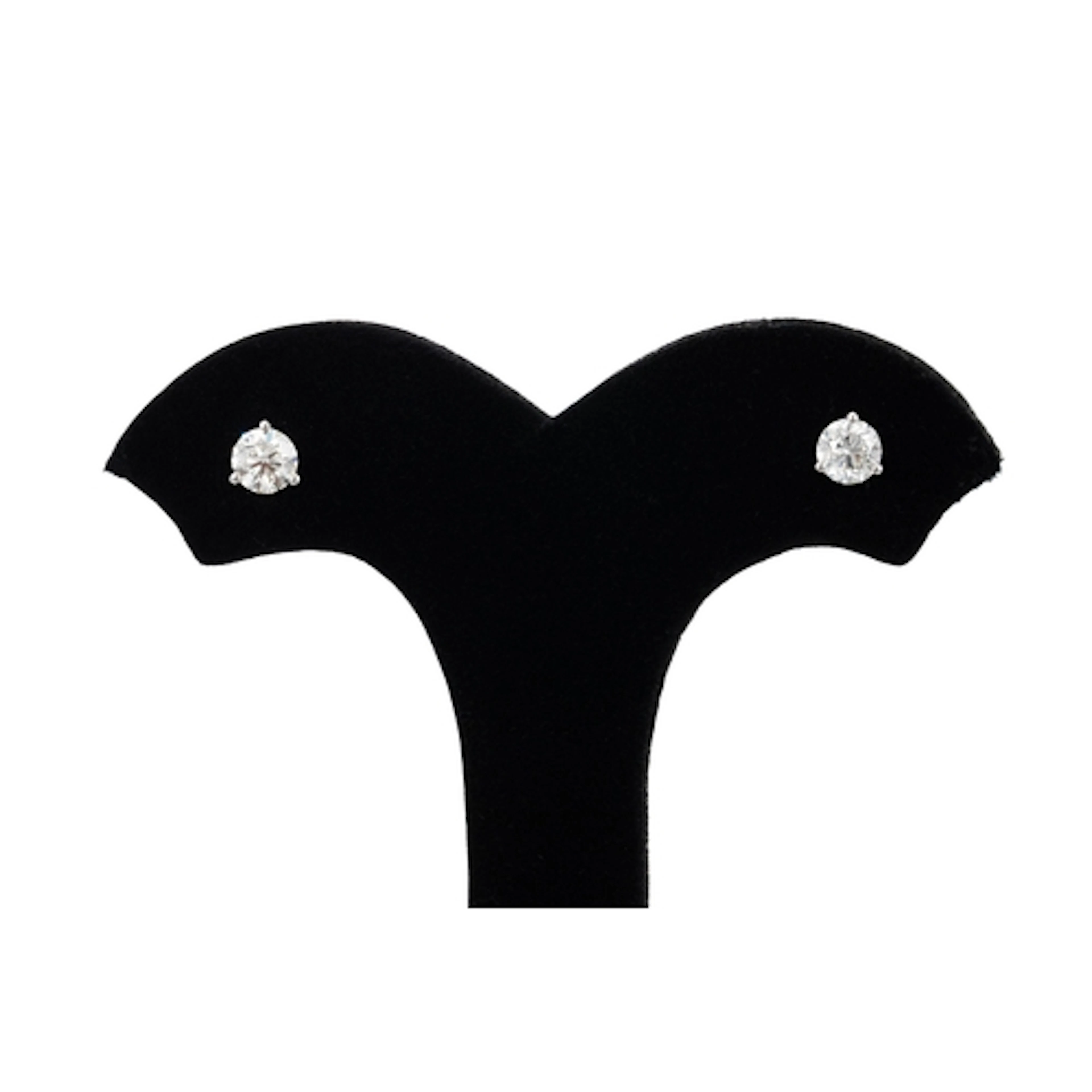 A PAIR OF DIAMOND STUD EARRINGS, the round brilliant cut dia...