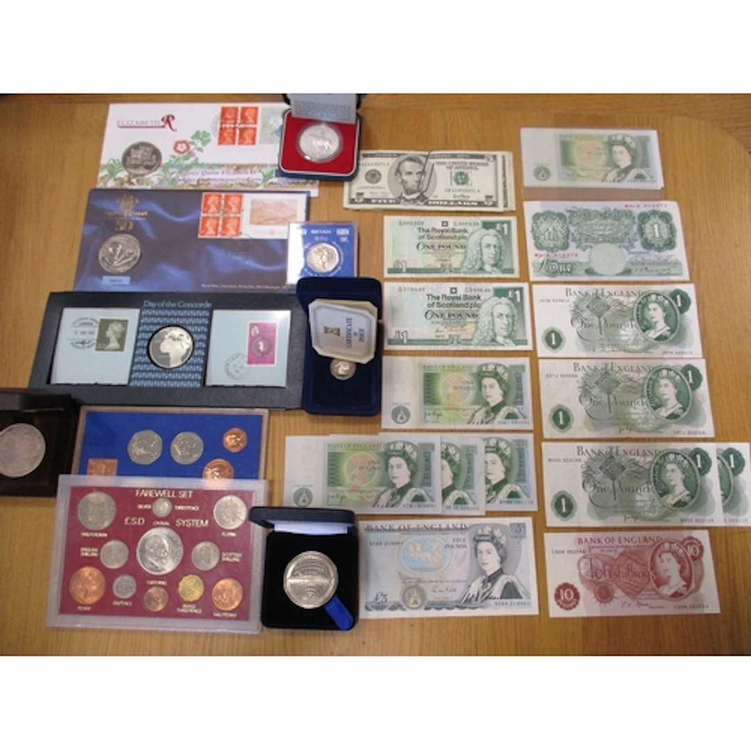 Collection generally fine to uncirculated including £5, £1, ...