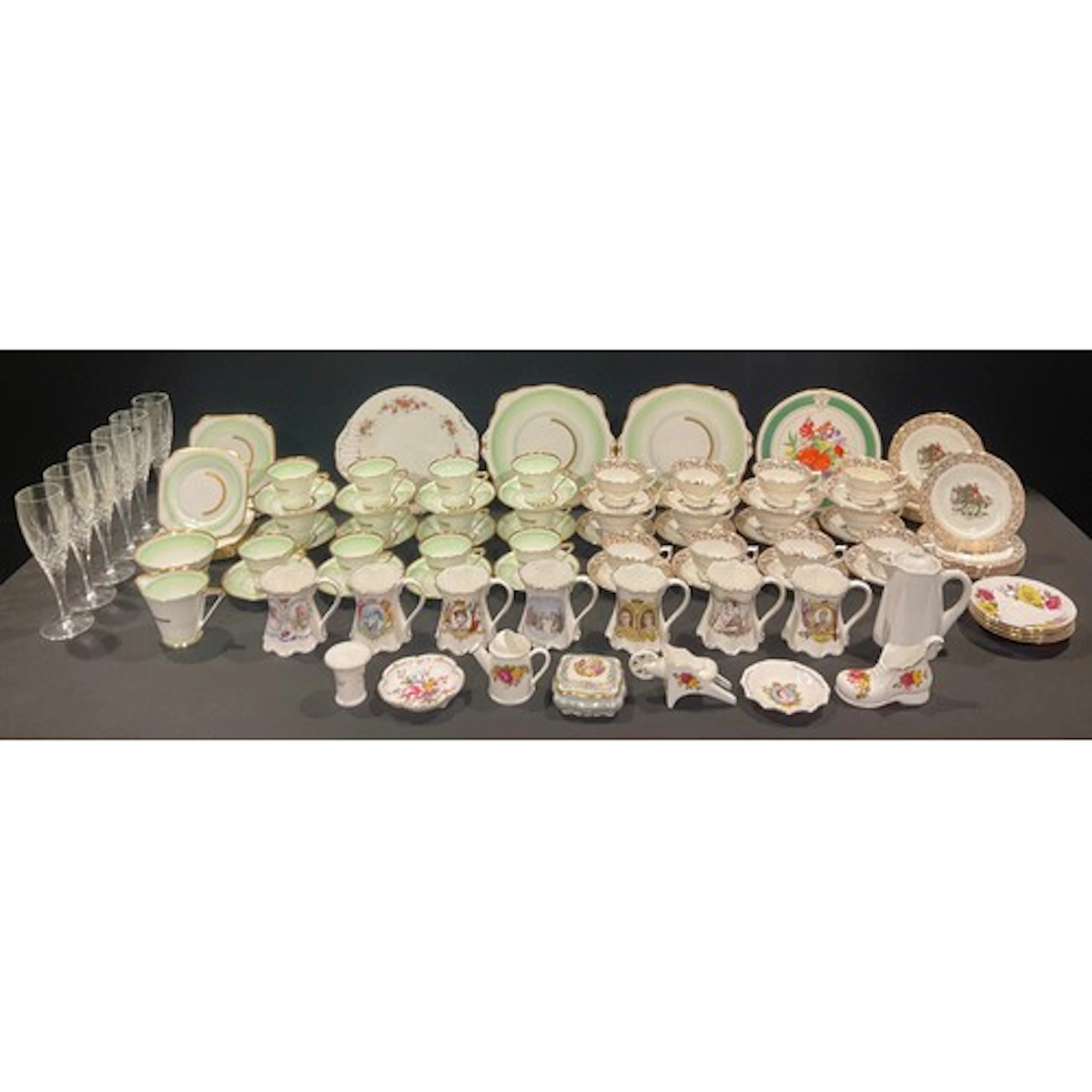 An Art Deco Bell China part tea service, comprising cake pla...