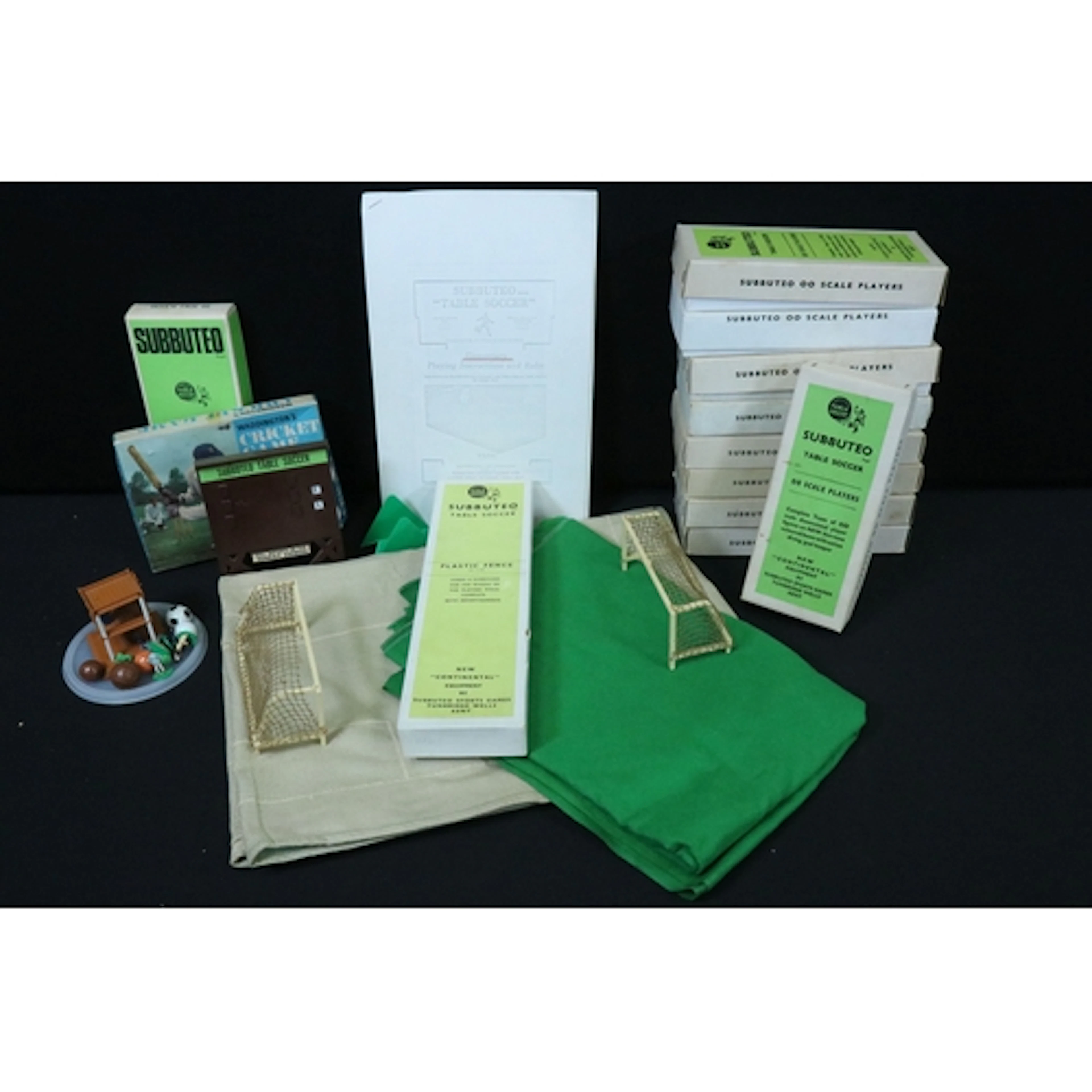 Subbuteo - 10 Boxed HW Subbuteo teams to include Leeds Unite...