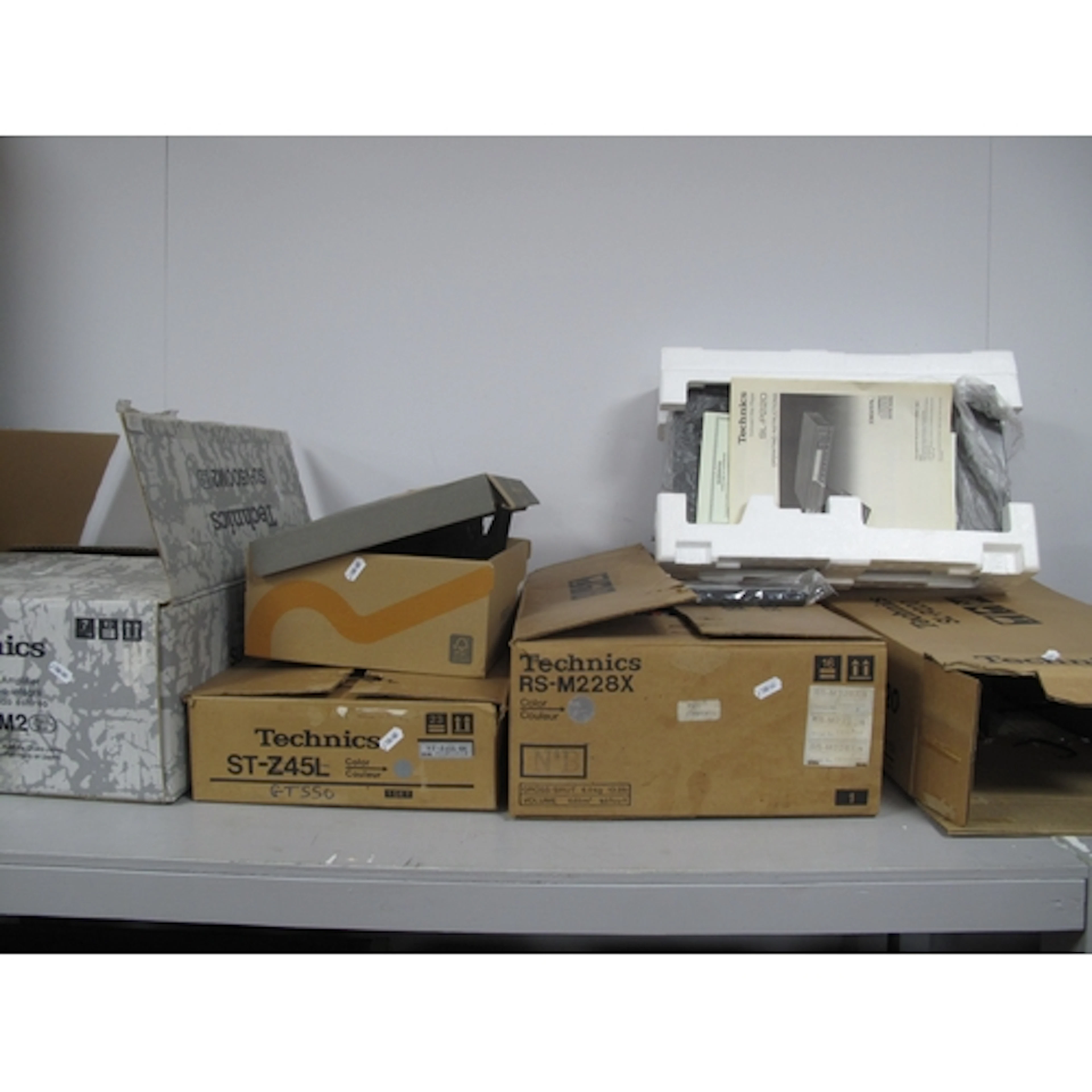 Lot of Technics Hi-Fi Separates, includes - Technics - SL-P2...