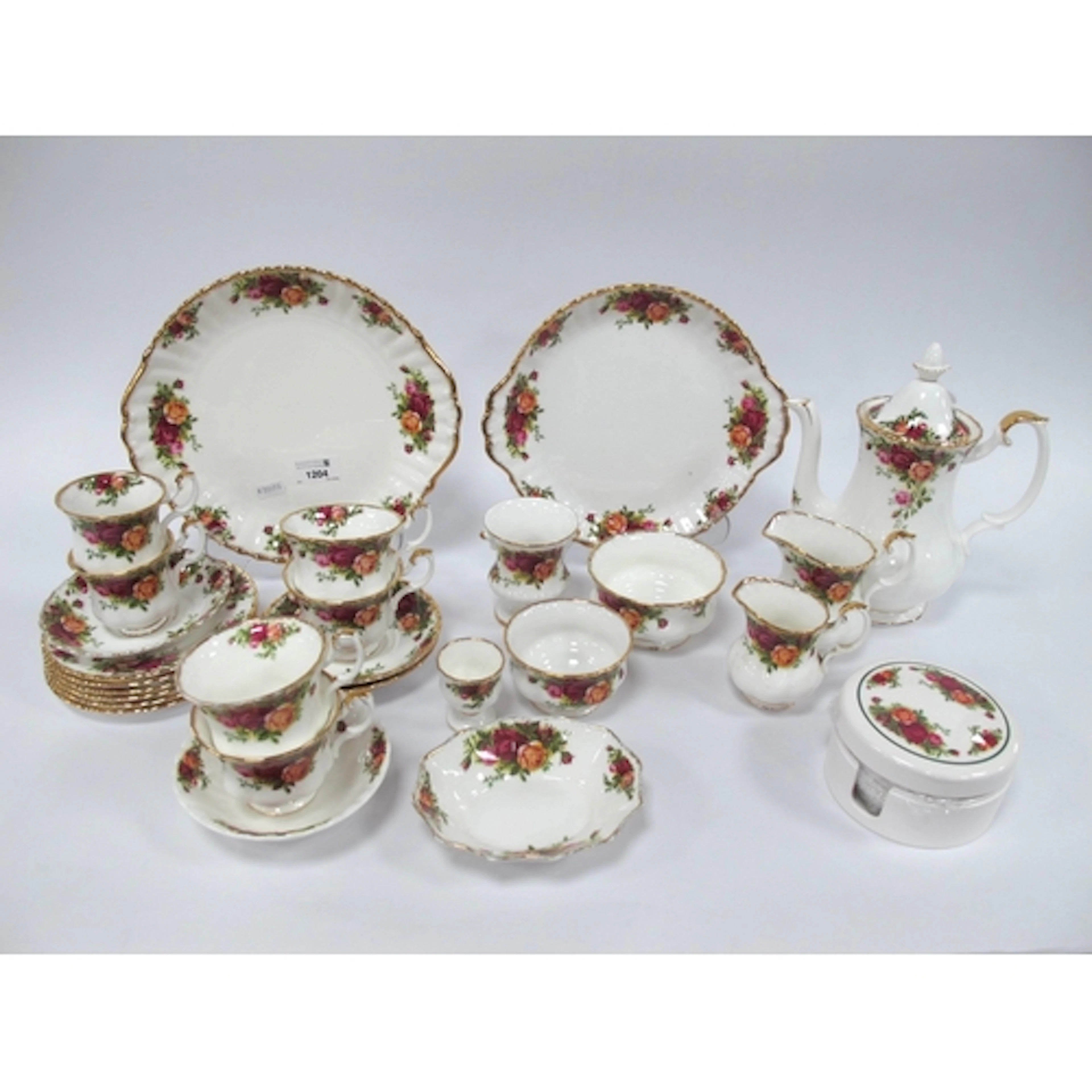 Royal Albert 'Old Country Roses' Table Ware of approx 50 pie...
