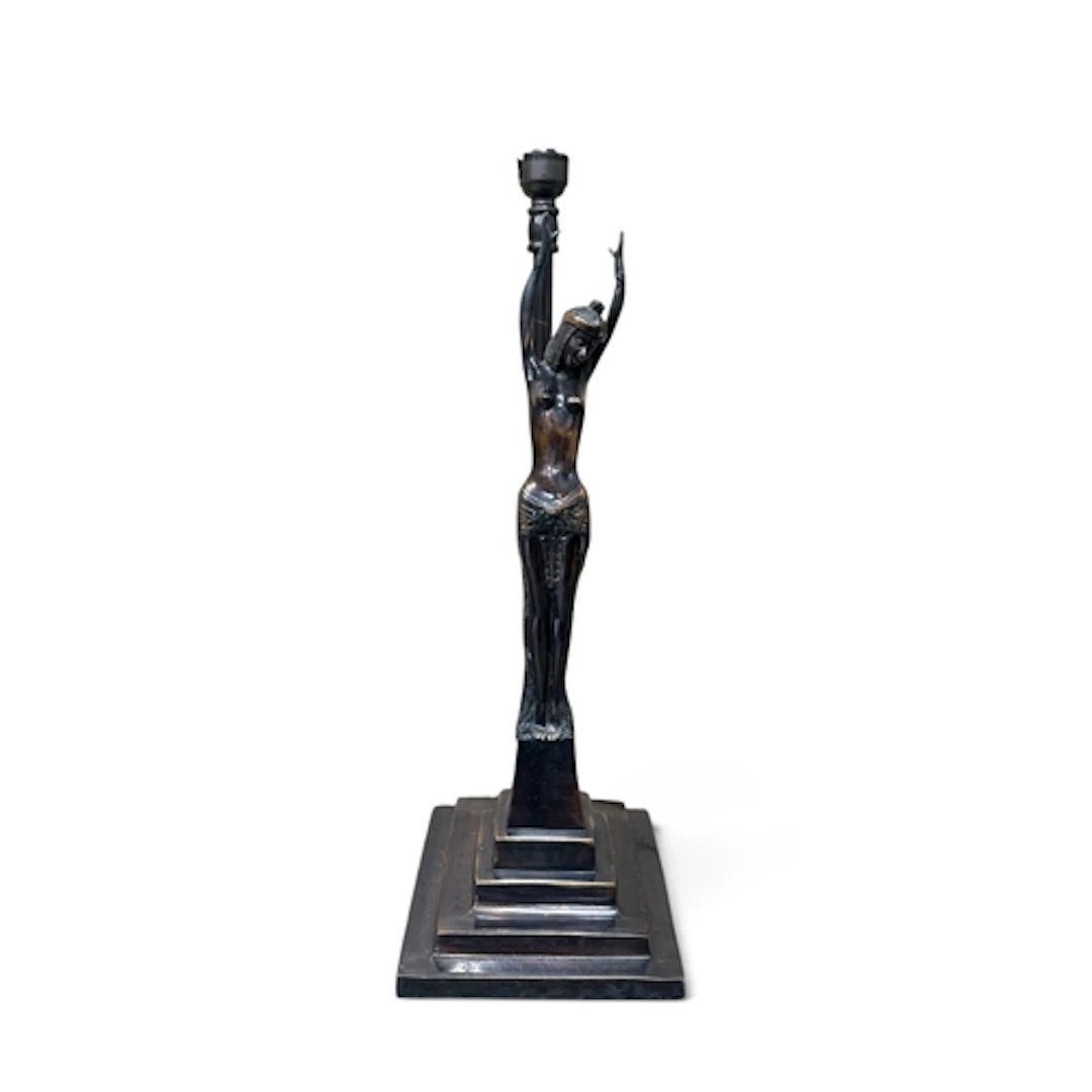 AN EGYPTIAN REVIVAL FIGURAL TABLE LAMP On stepped base. 45cm...