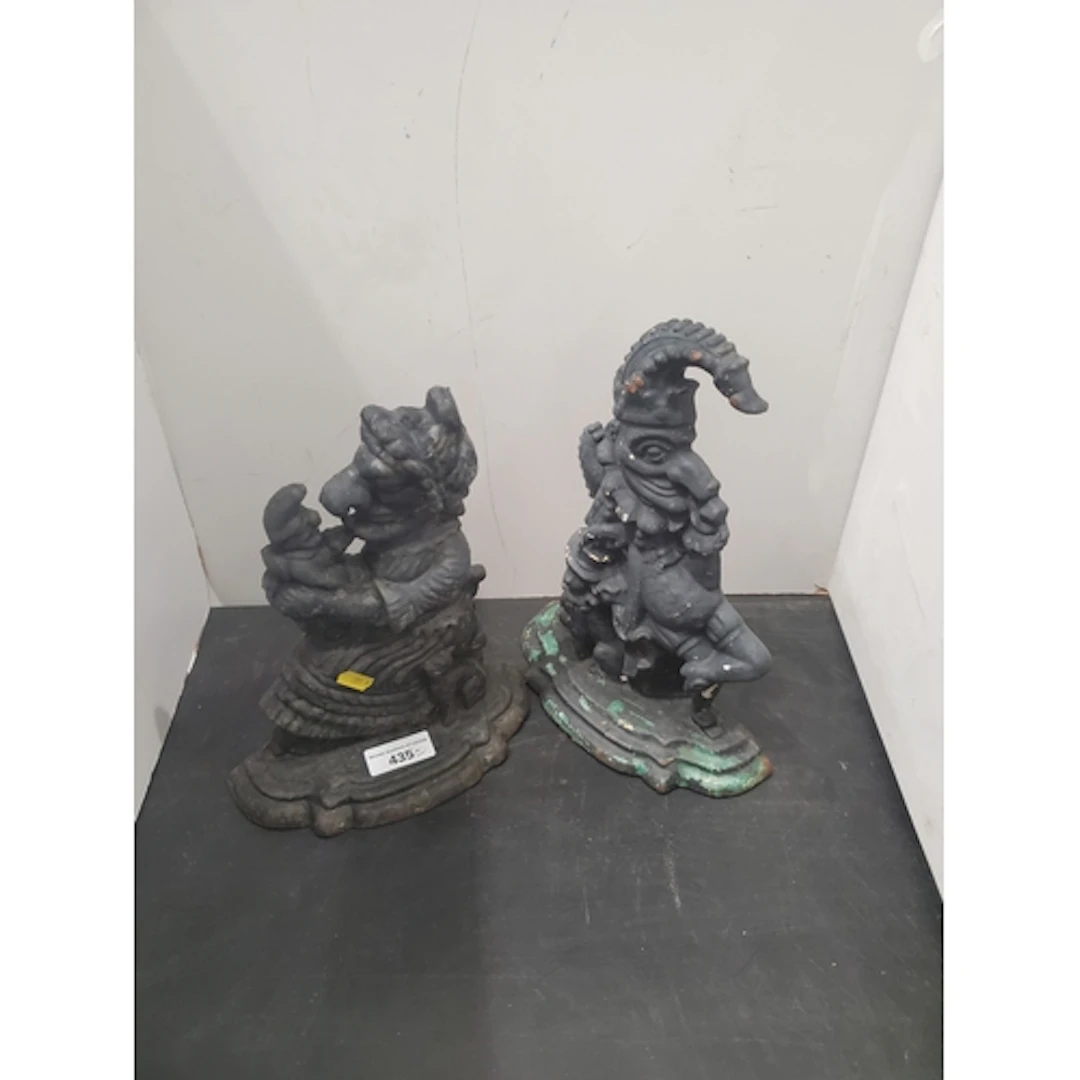A pair of cast iron Punch and Judy Doorstops (R6)