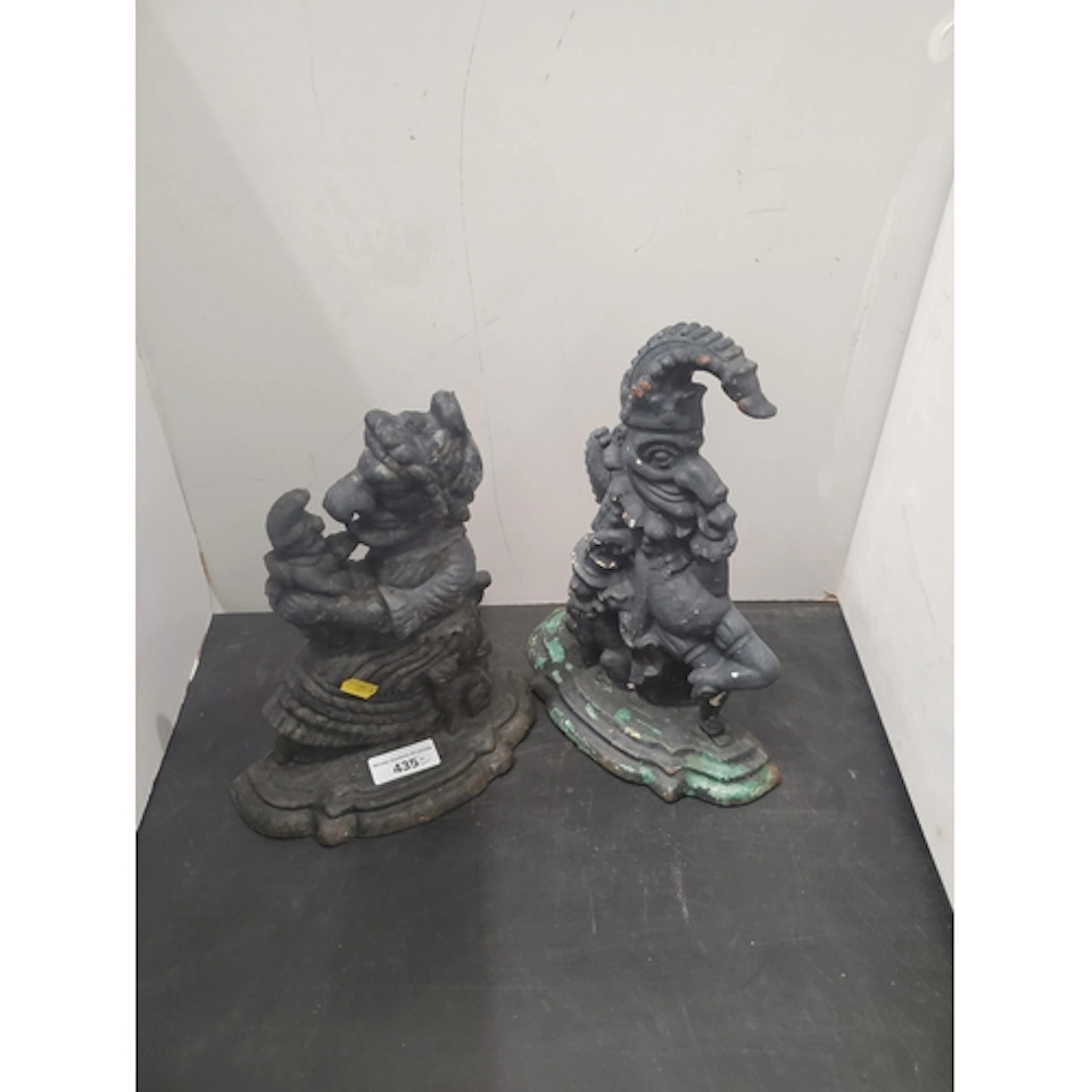 A pair of cast iron Punch and Judy Doorstops (R6)