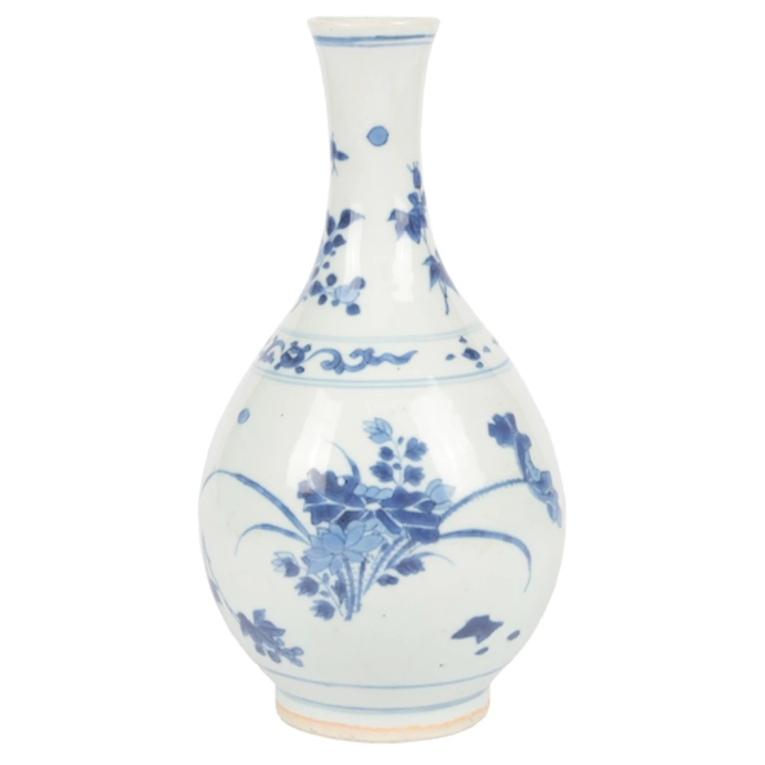 A Chinese blue and white pear-shaped vase, Transitional peri...