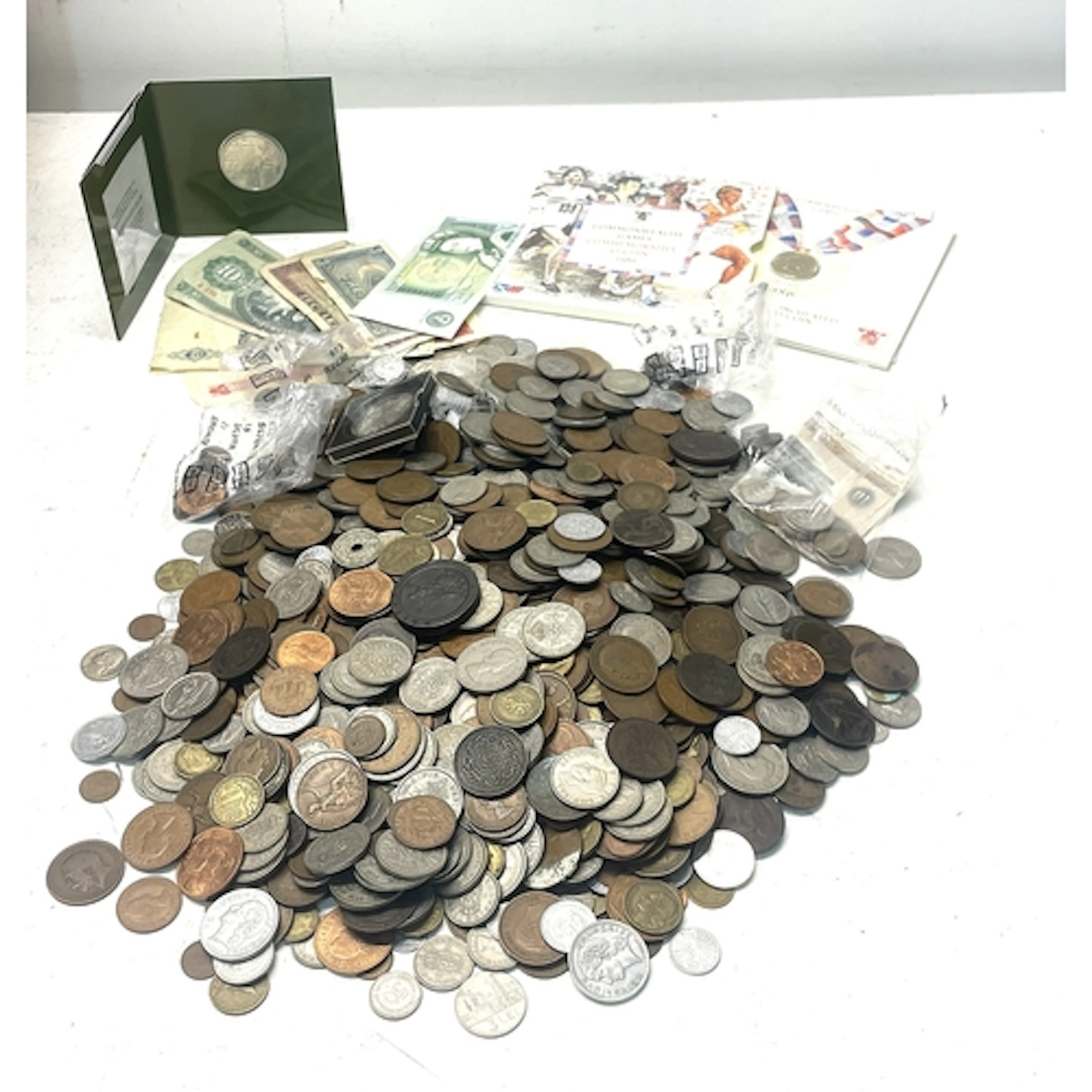 A large collection of world coins to include coins from Fran...