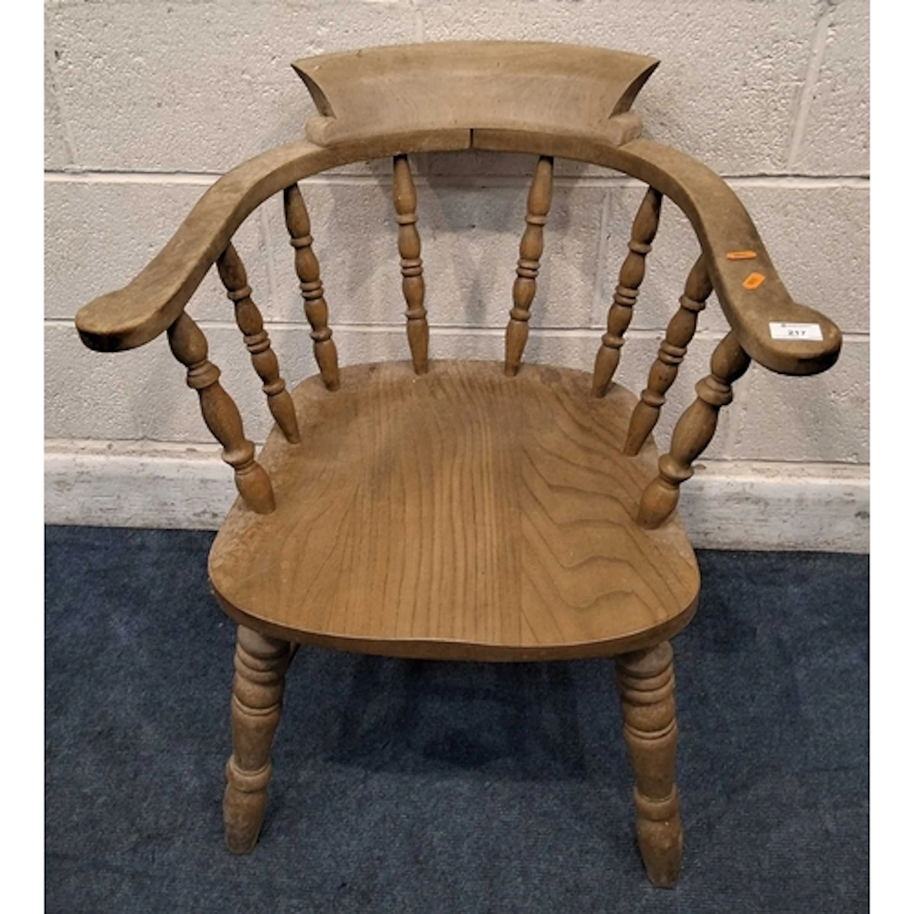 A 20TH CENTURY ELM BOW TOP SMOKERS / CAPTAINS CHAIR, with ou...