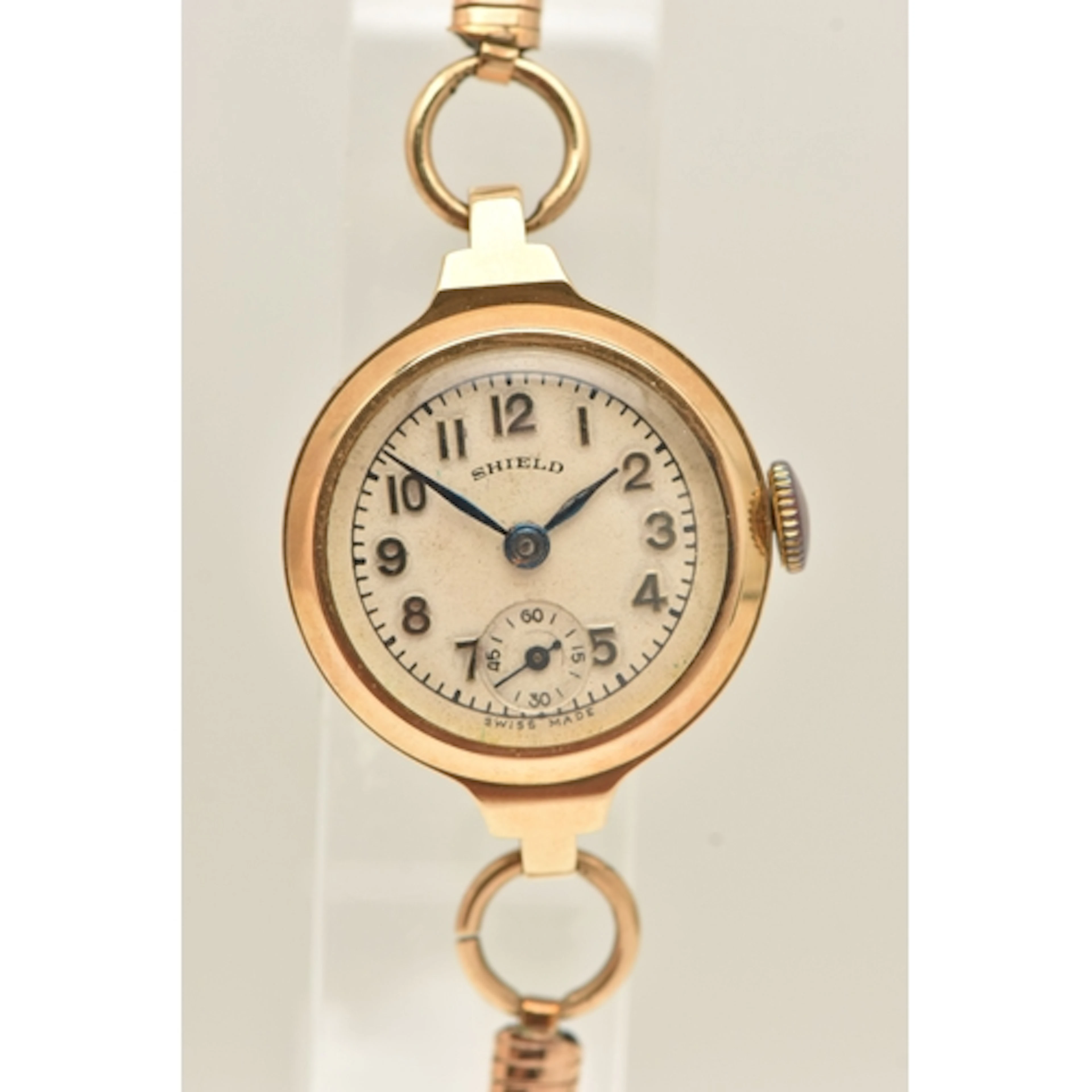 A 9CT GOLD LADIES WRISTWATCH, hand wound movement, round dia...