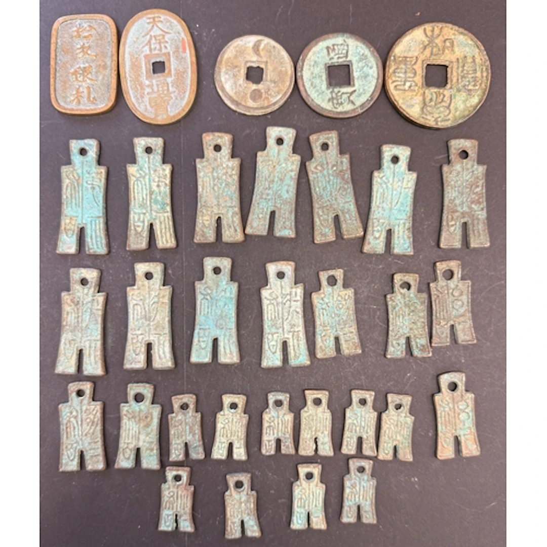 A group of x30 Chinese bronze pieces of ancient money type, ...