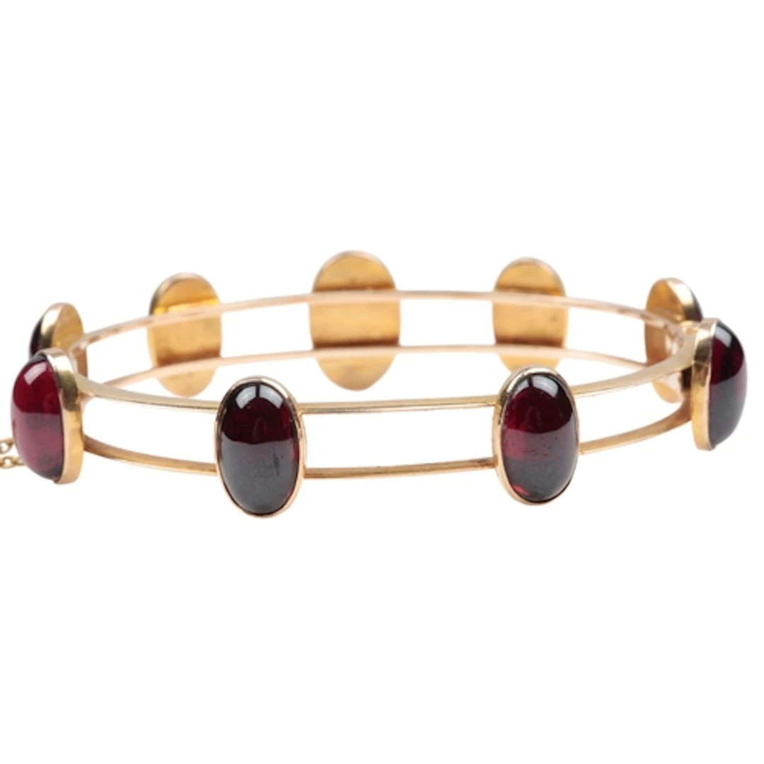 An attractive Victorian gold and garnet bangle, late 19th ce...