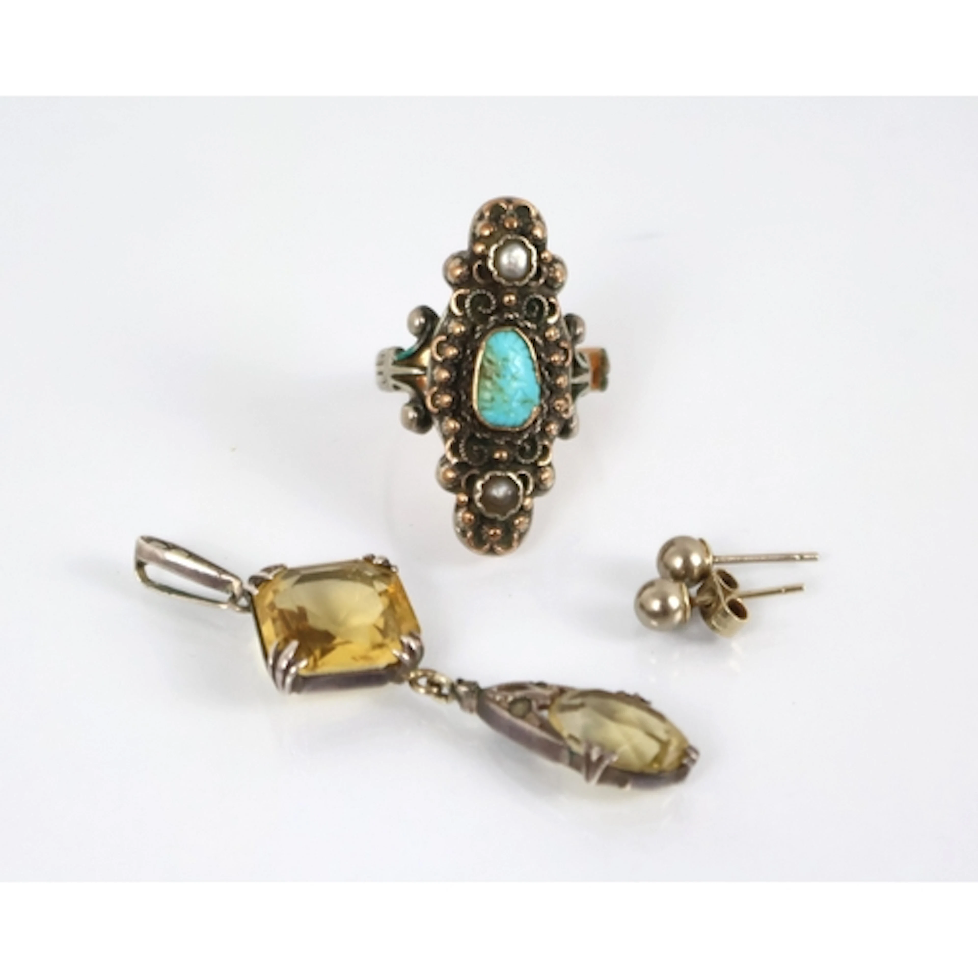 A selection of jewellery, to include a French citrine set dr...