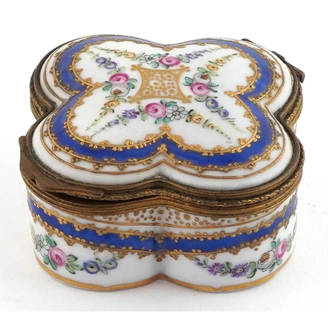 20th century Sèvres porcelain trinket box with hinged lid, h...