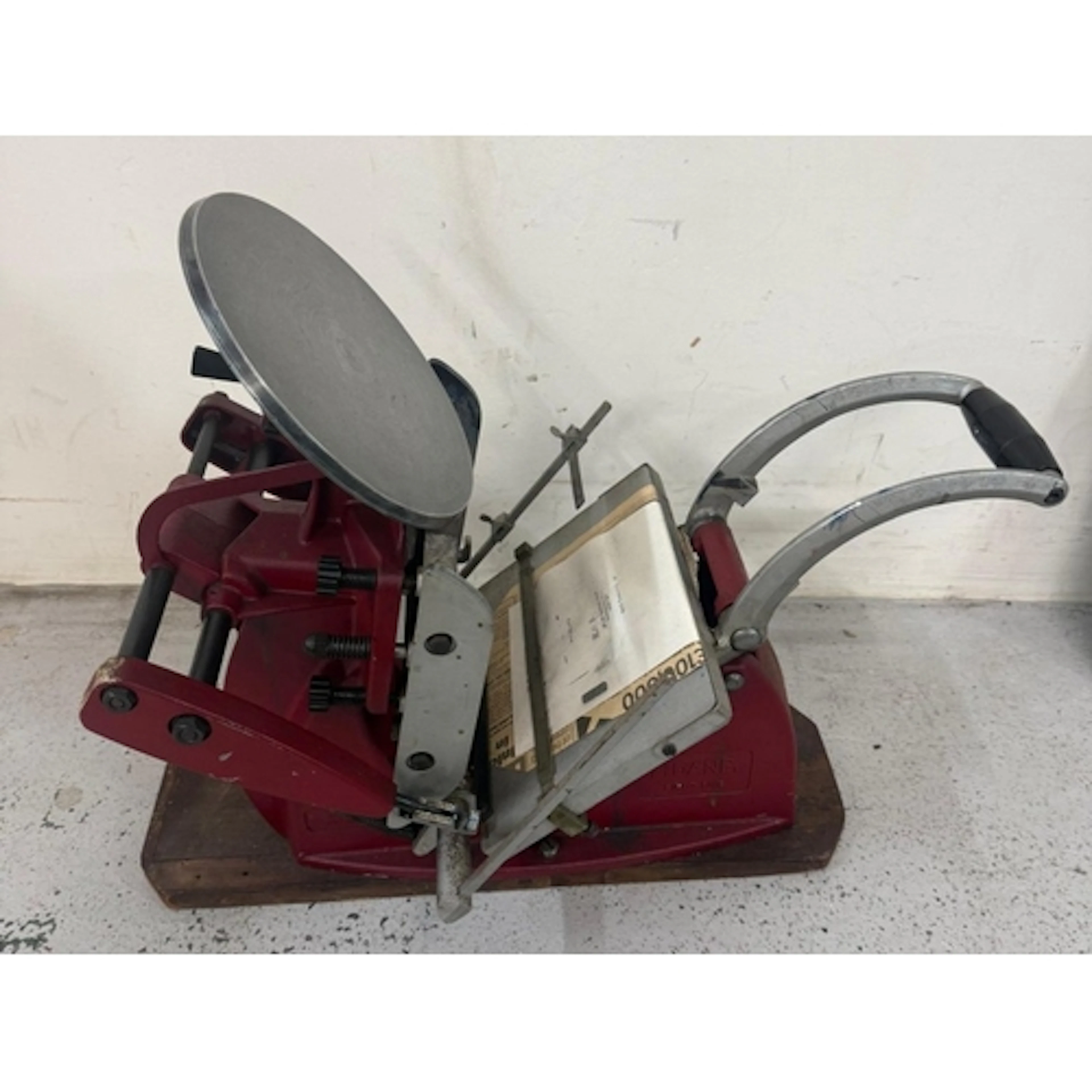 A vintage Adana 8x5 letter press