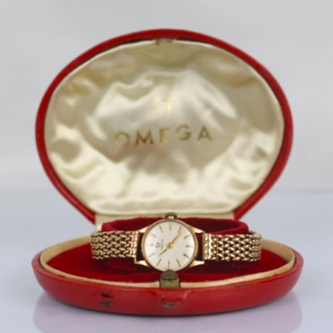 A late 20th century 9ct gold ladies Omega wristwatch, the ci...