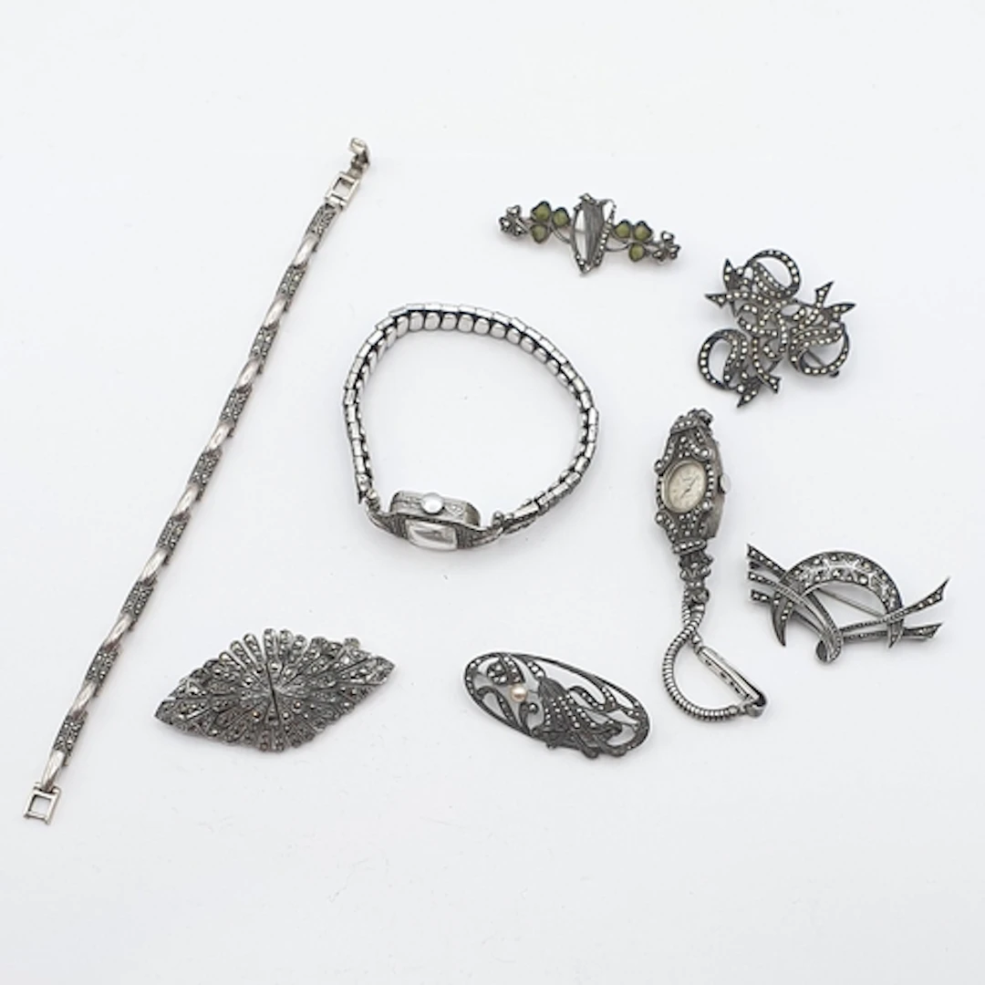 A collection of mostly silver vintage Jewellery set marcasit...