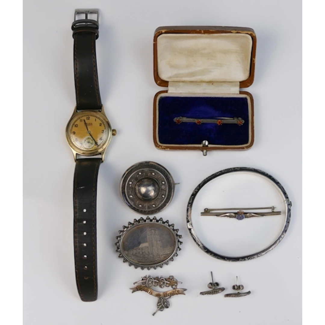A MAJEX 9ct gold gent's presentation manual wind wristwatch,...