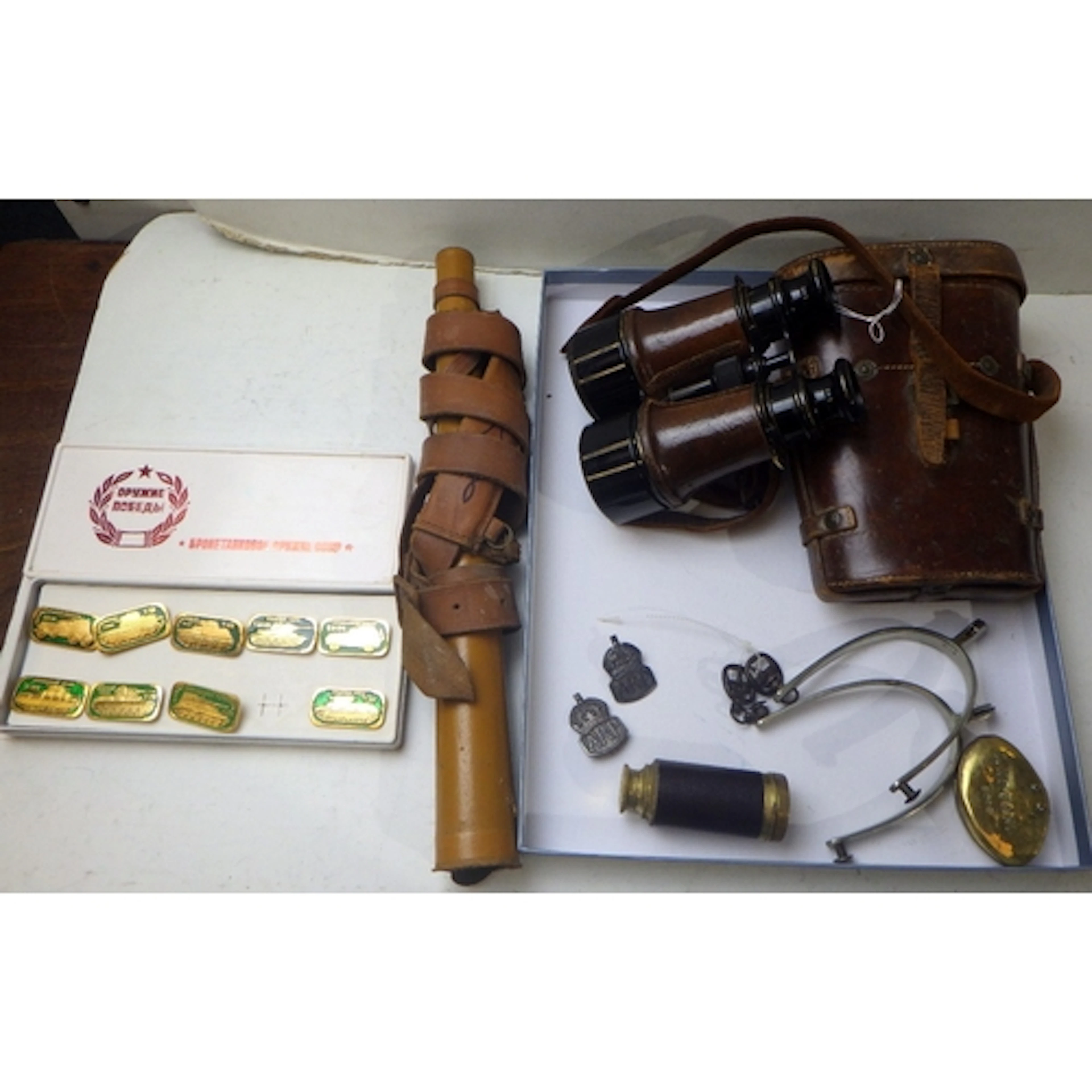 A pair of WW1 officer's issue binoculars presented in a leat...