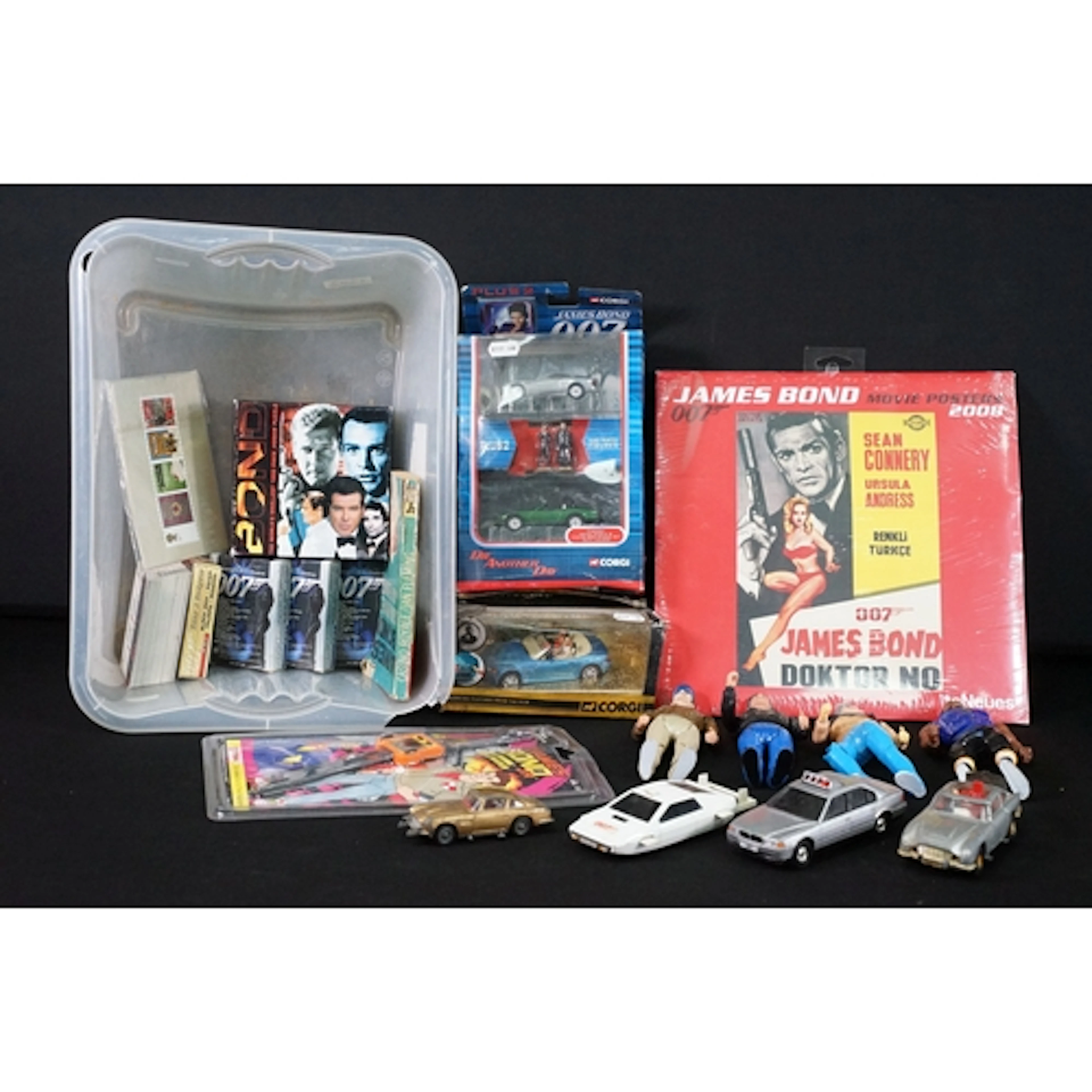 Quantity of mixed James Bond 007 to include Corgi CC04904 BM...