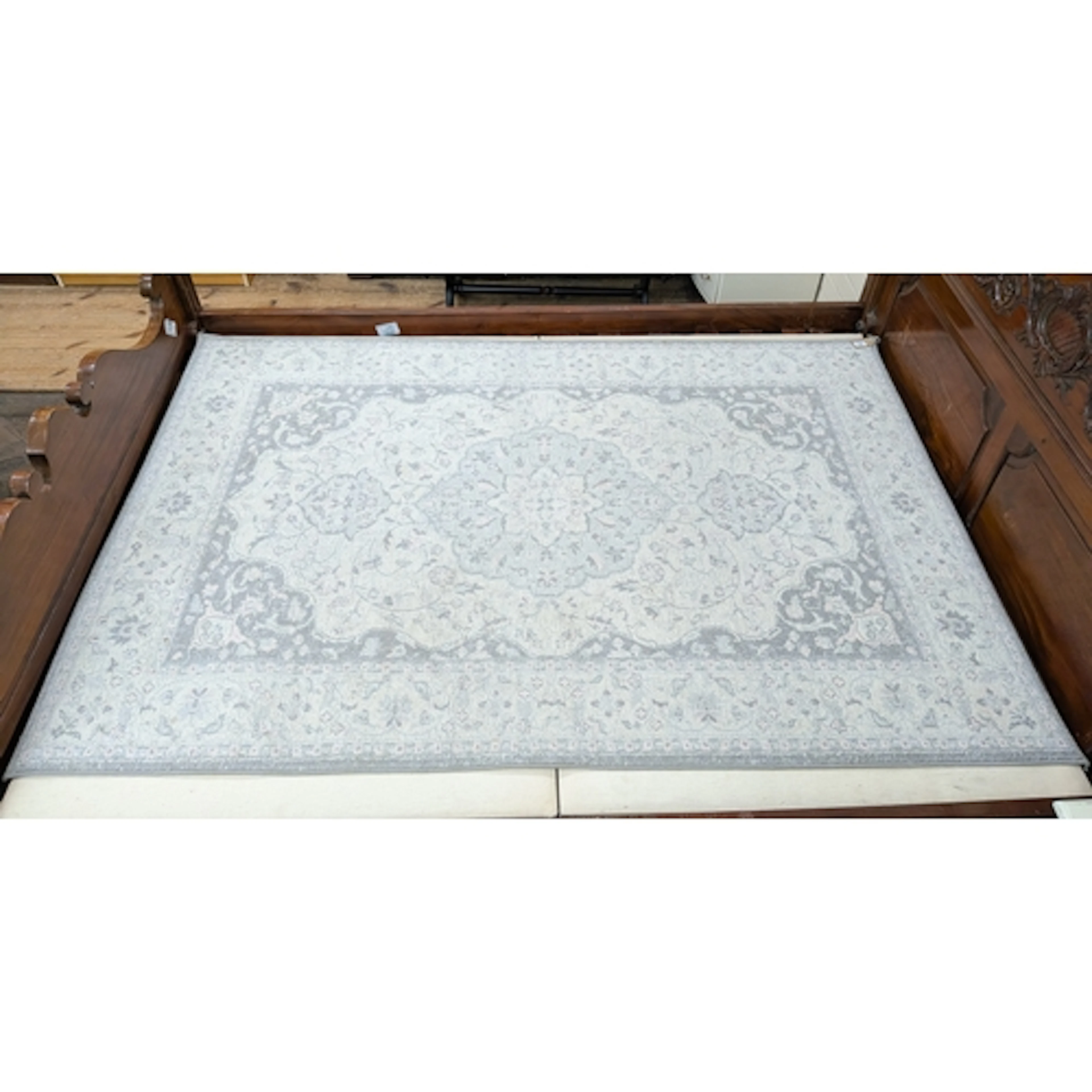 A modern pale grey Persian design rug, 6'6" x 4'6"