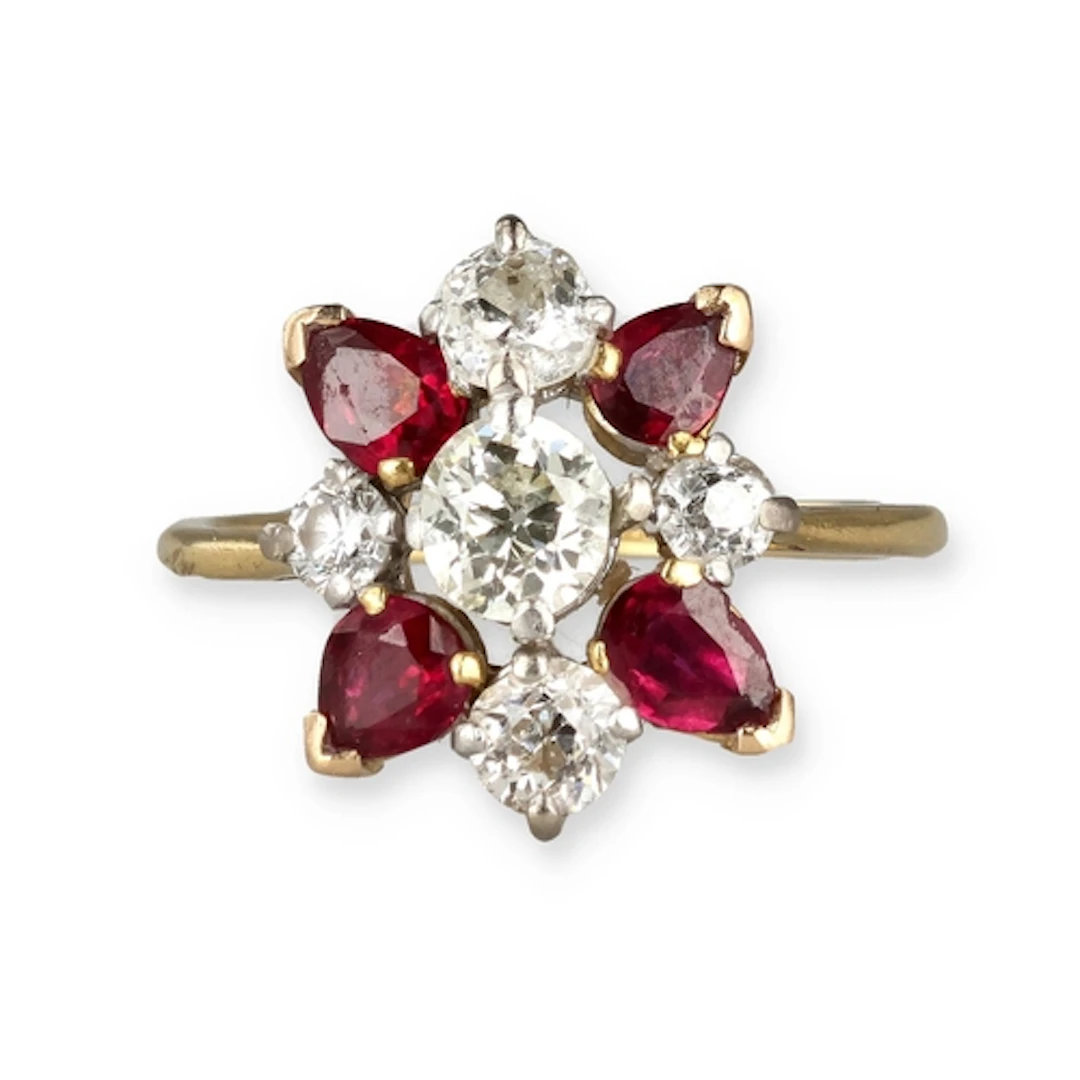 A DIAMOND RUBY RING, SET IN 18CT GOLD AND PLATINUM 4.1gms Wi...