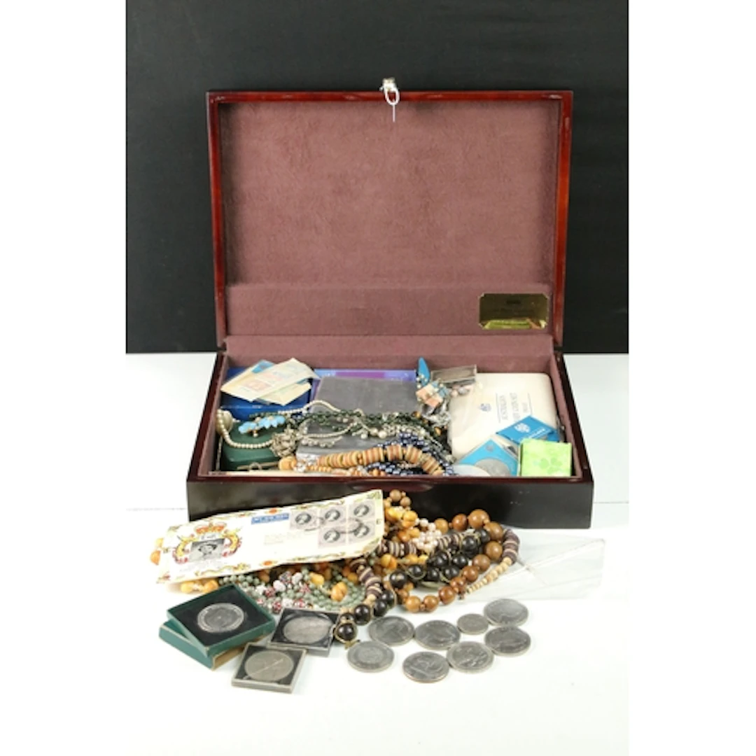 Collection of costume jewellery and coinage, to comprise com...