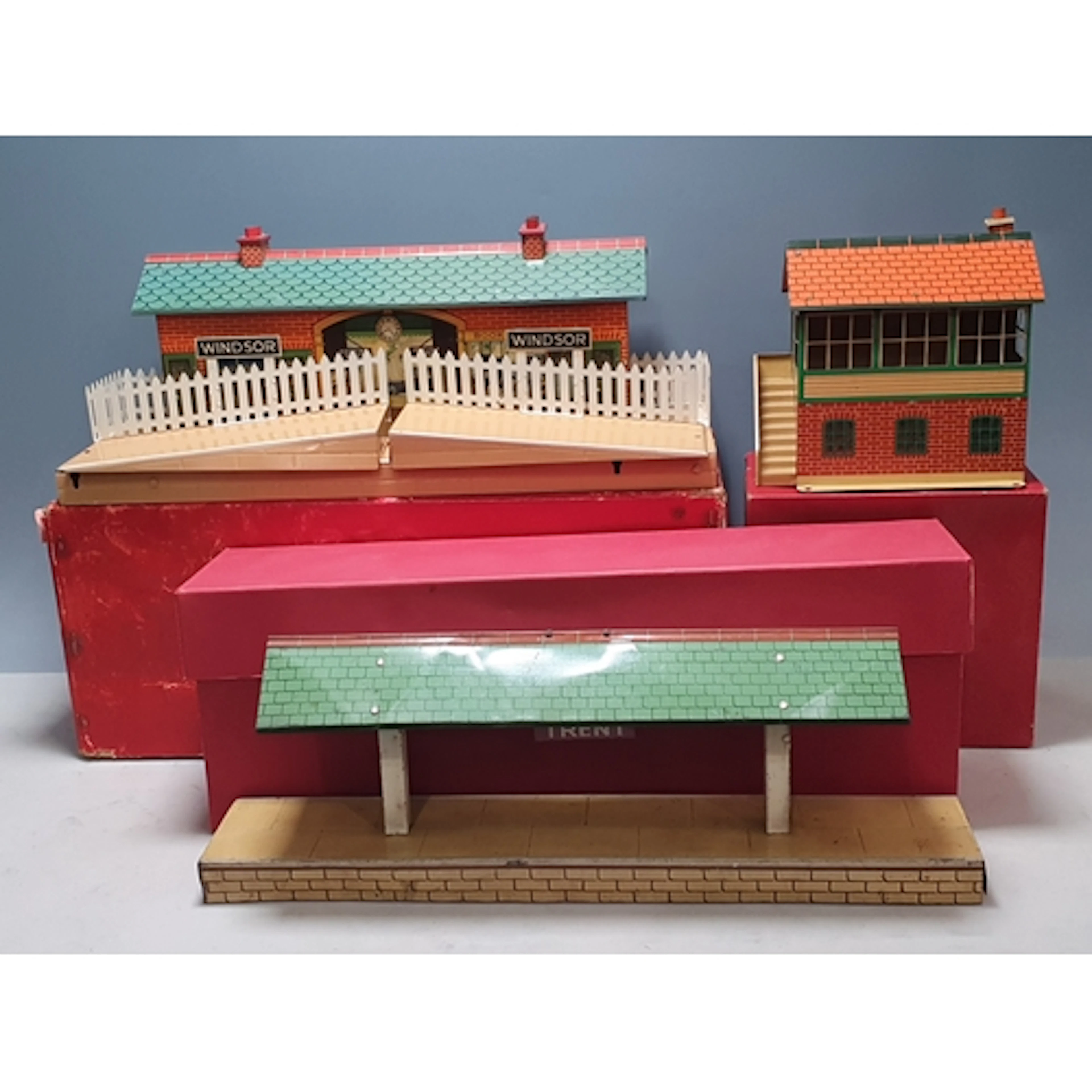 A boxed Hornby 0 gauge No.2 'Windsor' Station, a boxed No.2 ...